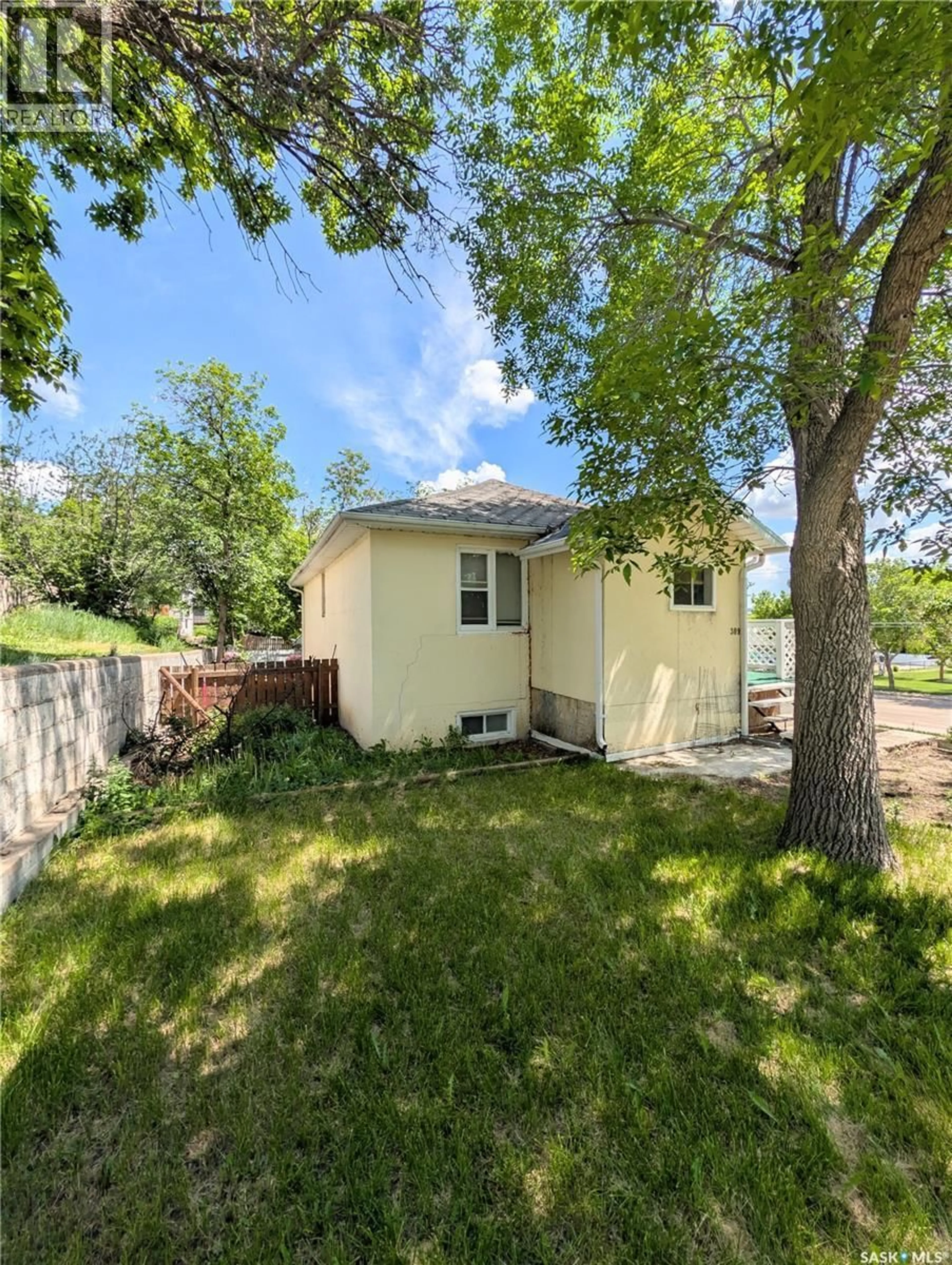 Shed for 309 6TH AVENUE, Swift Current Saskatchewan S9H0X9