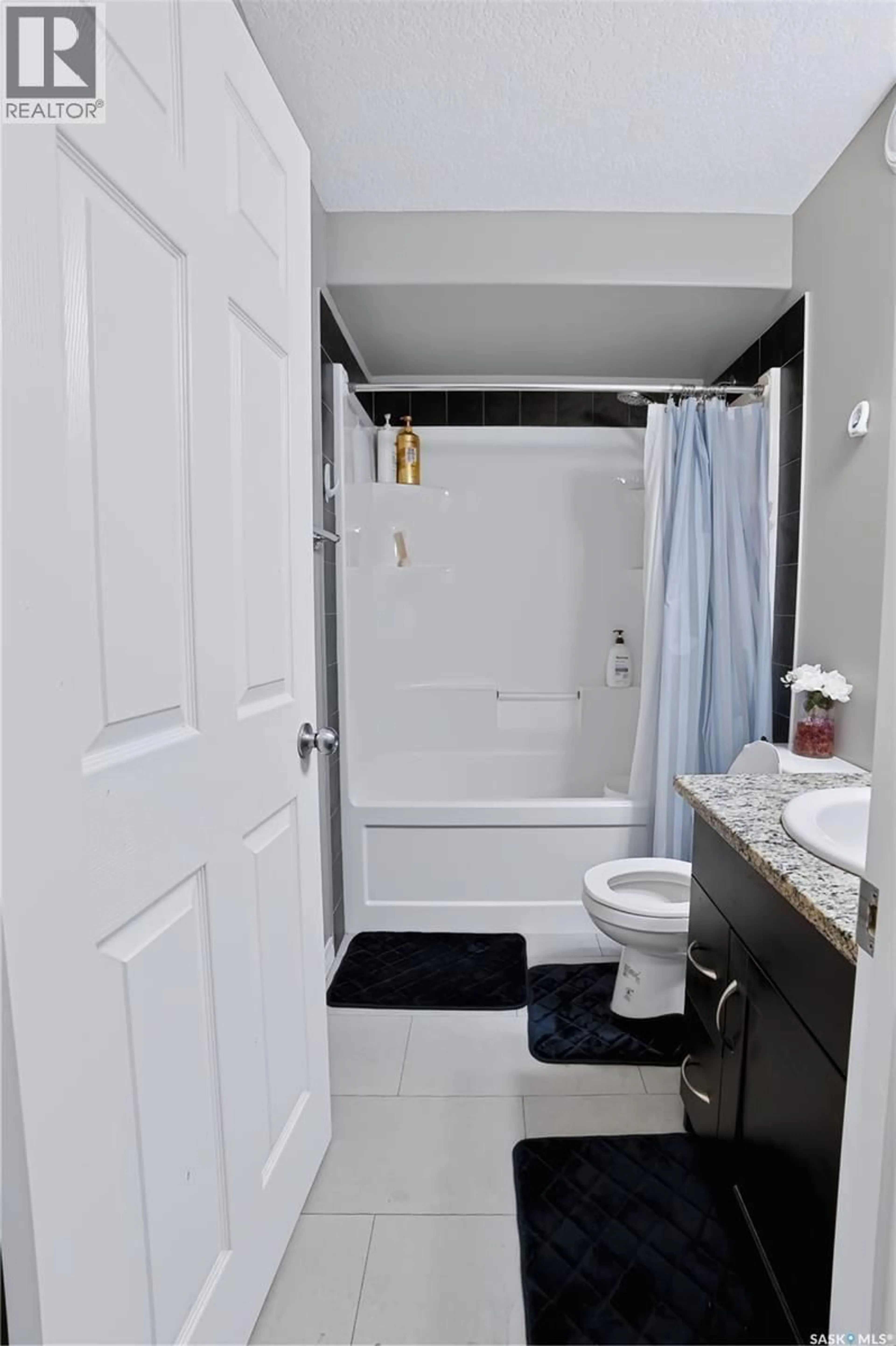 Standard bathroom, unknown for 125 - 113 WILLIS CRESCENT, Saskatoon Saskatchewan S7T0T1