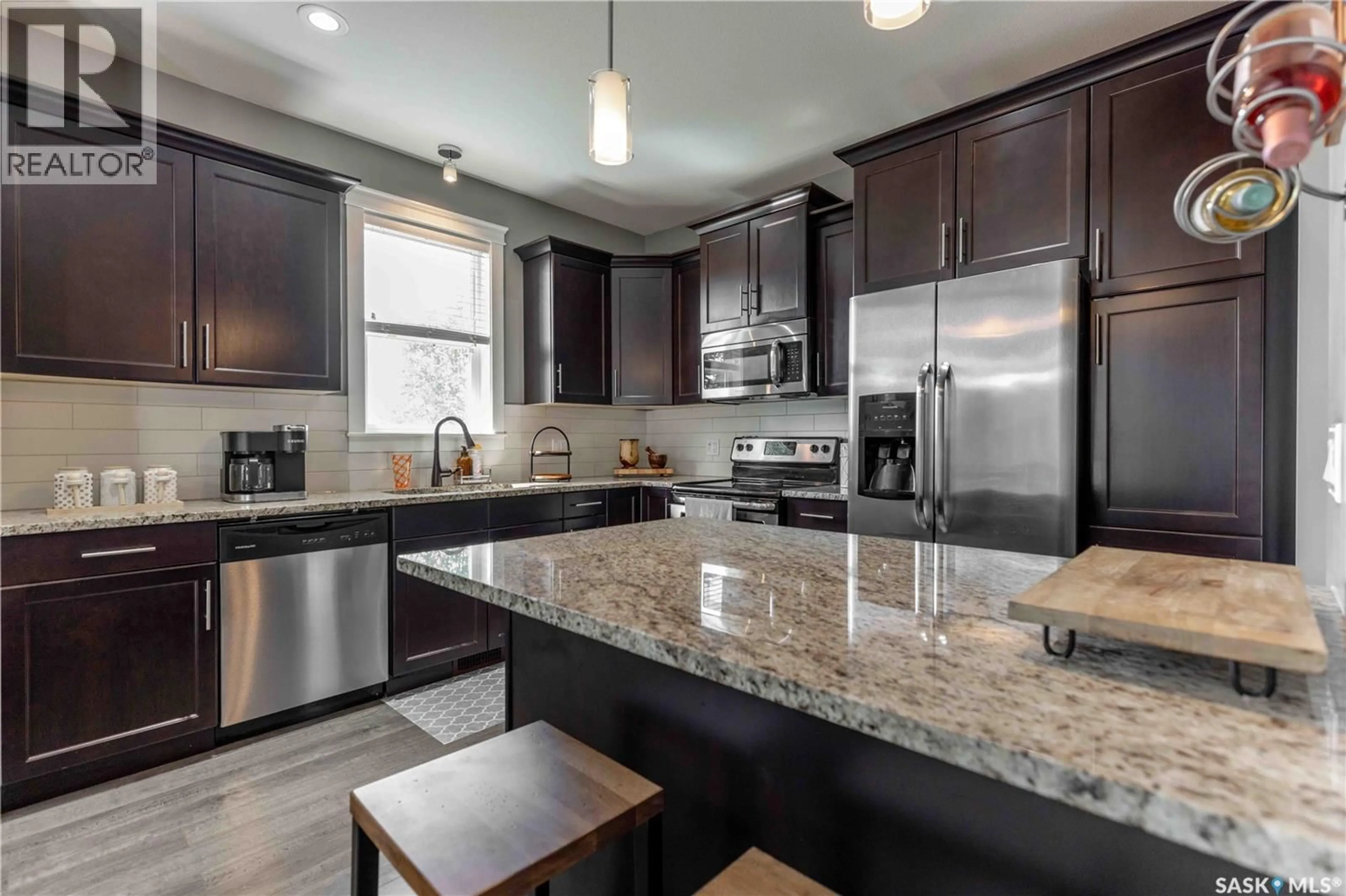Contemporary kitchen, ceramic/tile floor for 26 425 LANGER PLACE, Warman Saskatchewan S0K4S1