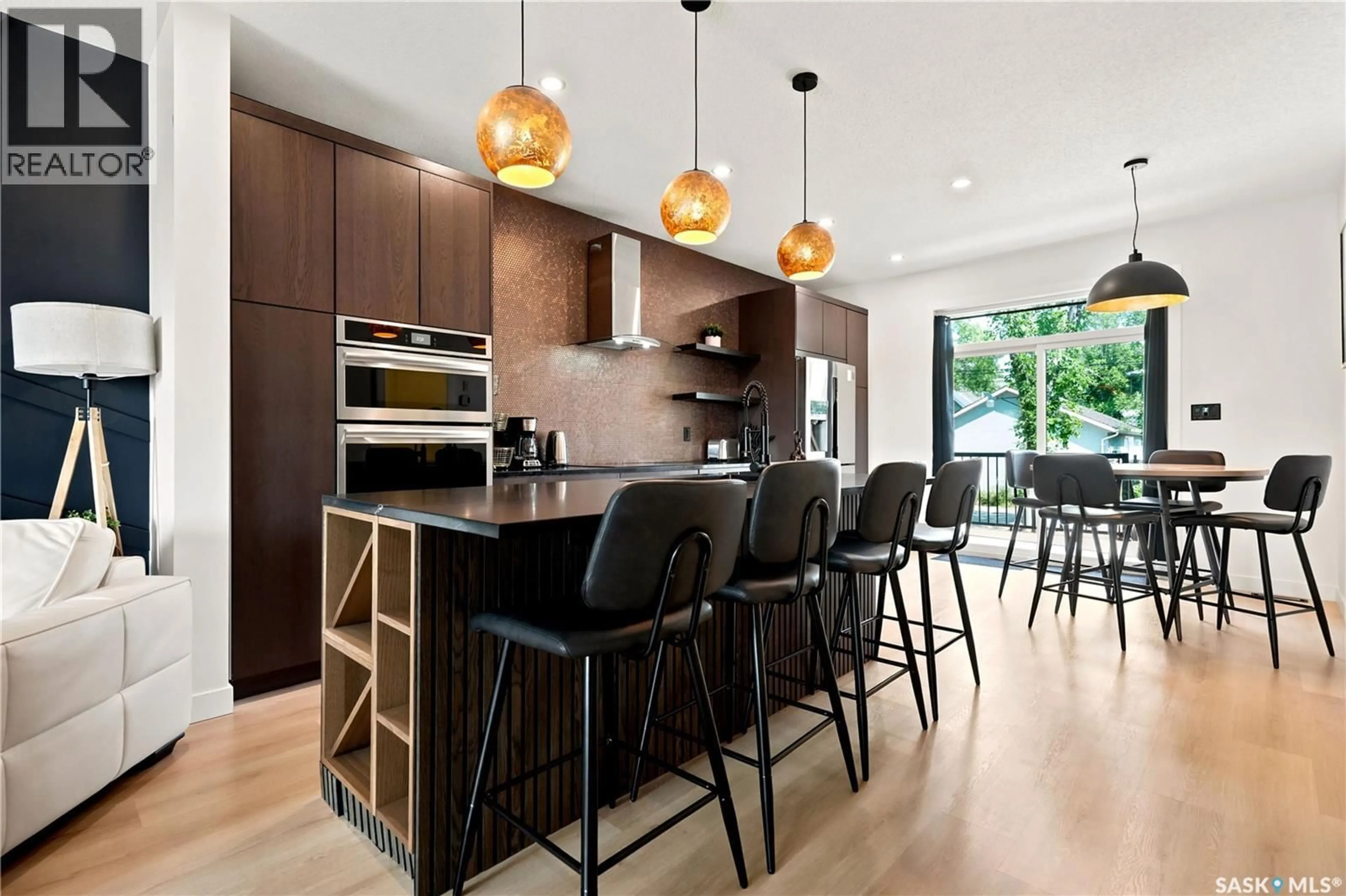 Contemporary kitchen, wood/laminate floor for 2023 EDWARD STREET, Regina Saskatchewan S4T4N3