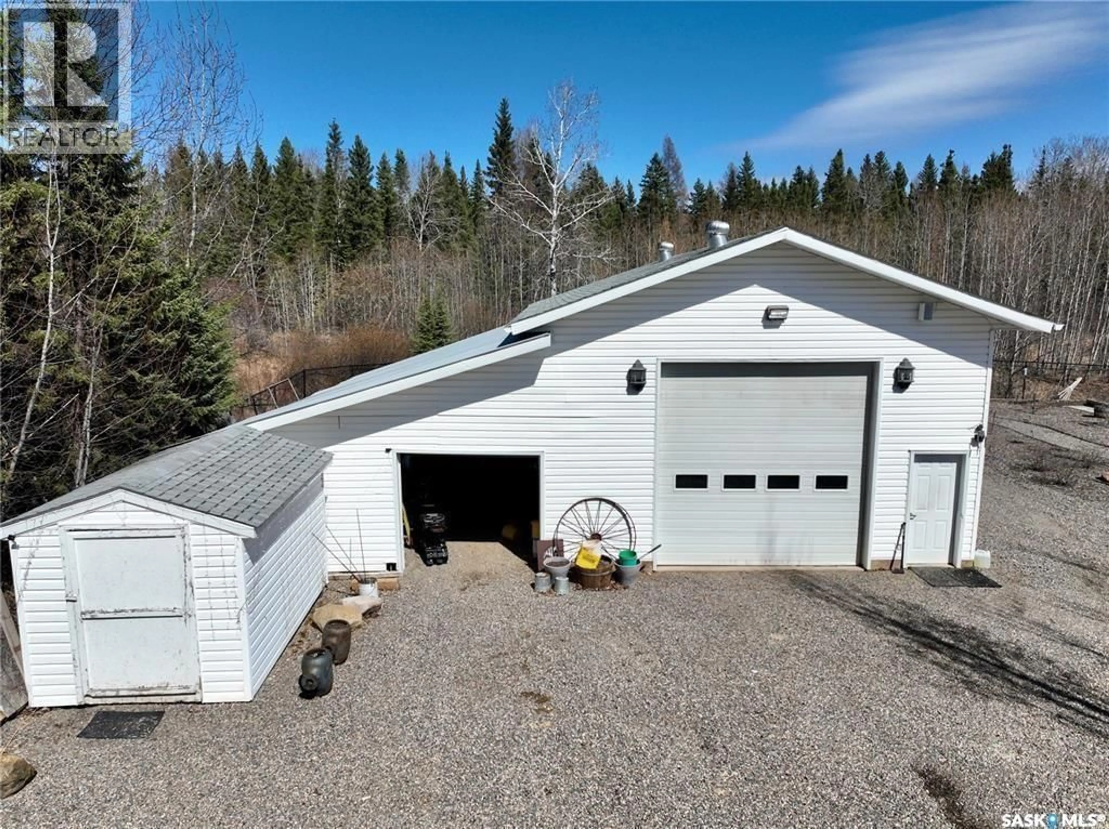 Indoor garage for 5 POPLAR PLACE, Candle Lake Saskatchewan S0J3E0