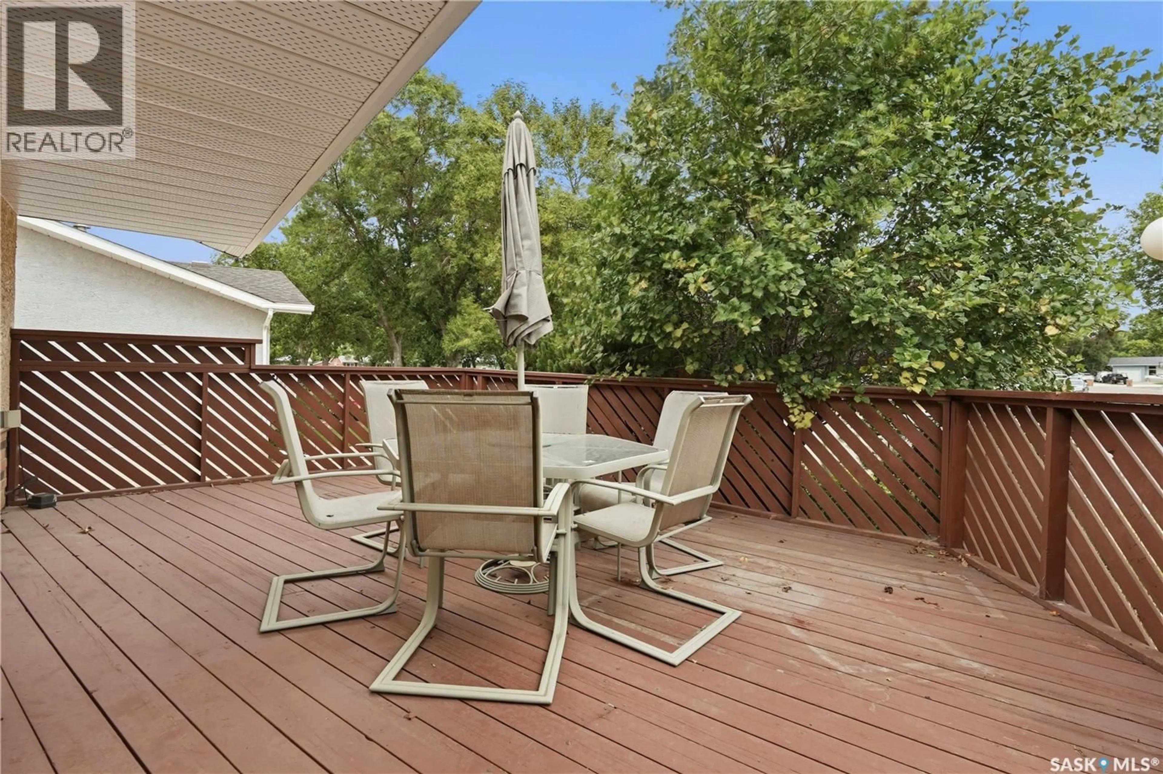 Patio, street for 19 THOMSON AVENUE, Regina Saskatchewan S4N0K1