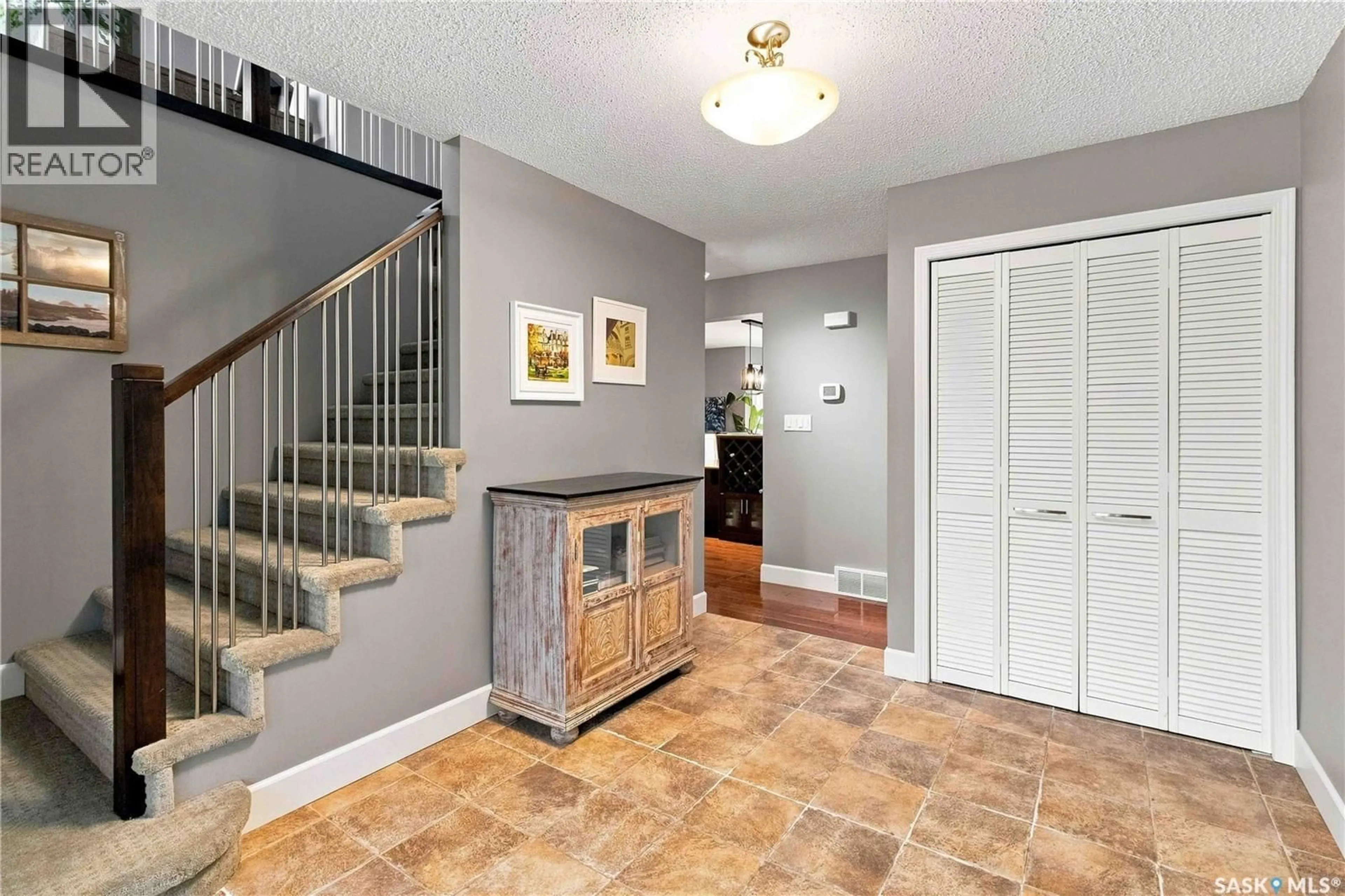 Indoor entryway for 515 EMERALD PLACE, Saskatoon Saskatchewan S7J4E4