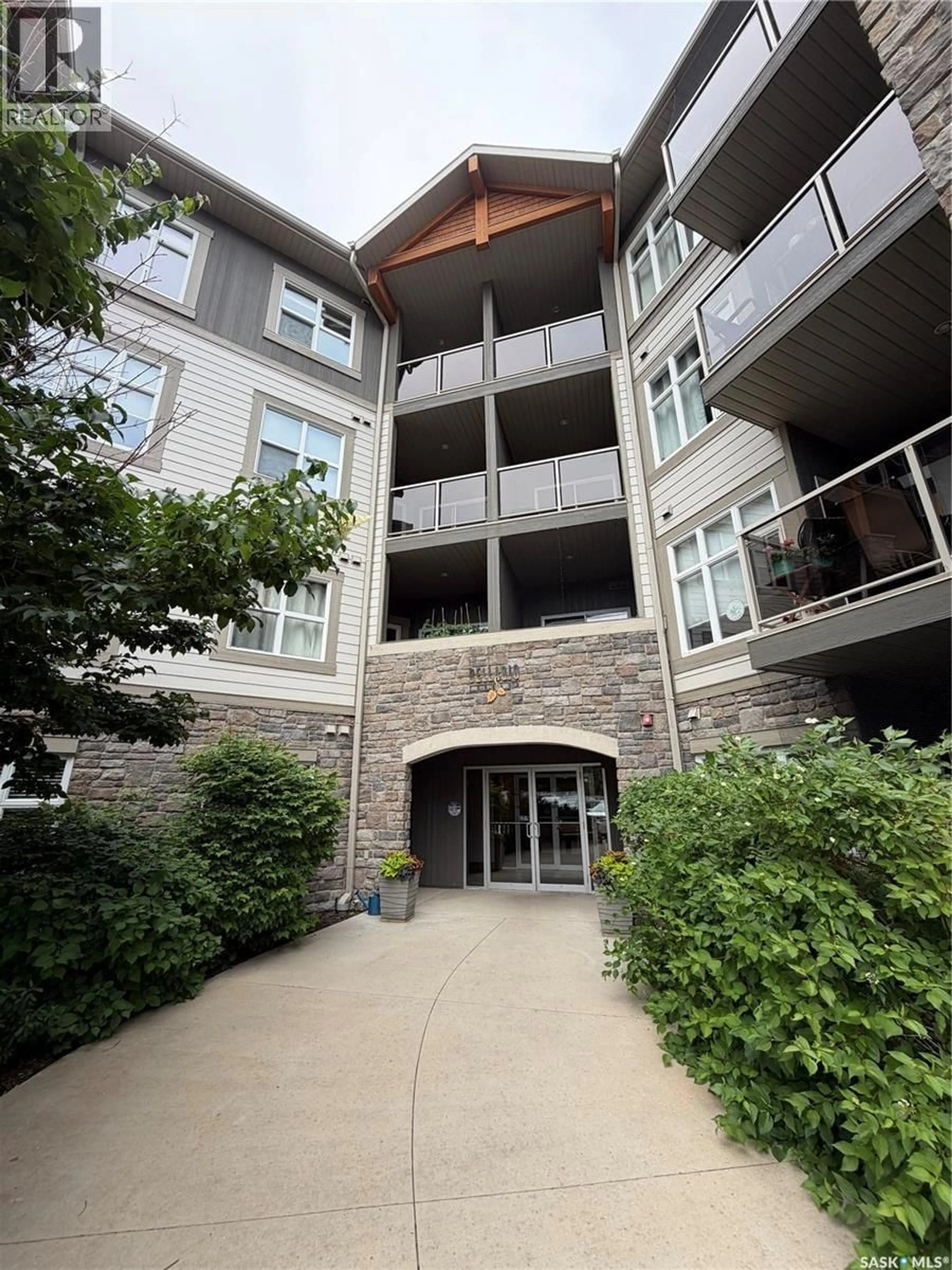 Indoor foyer for 210 - 1220 BLACKFOOT DRIVE, Regina Saskatchewan S4S6T2