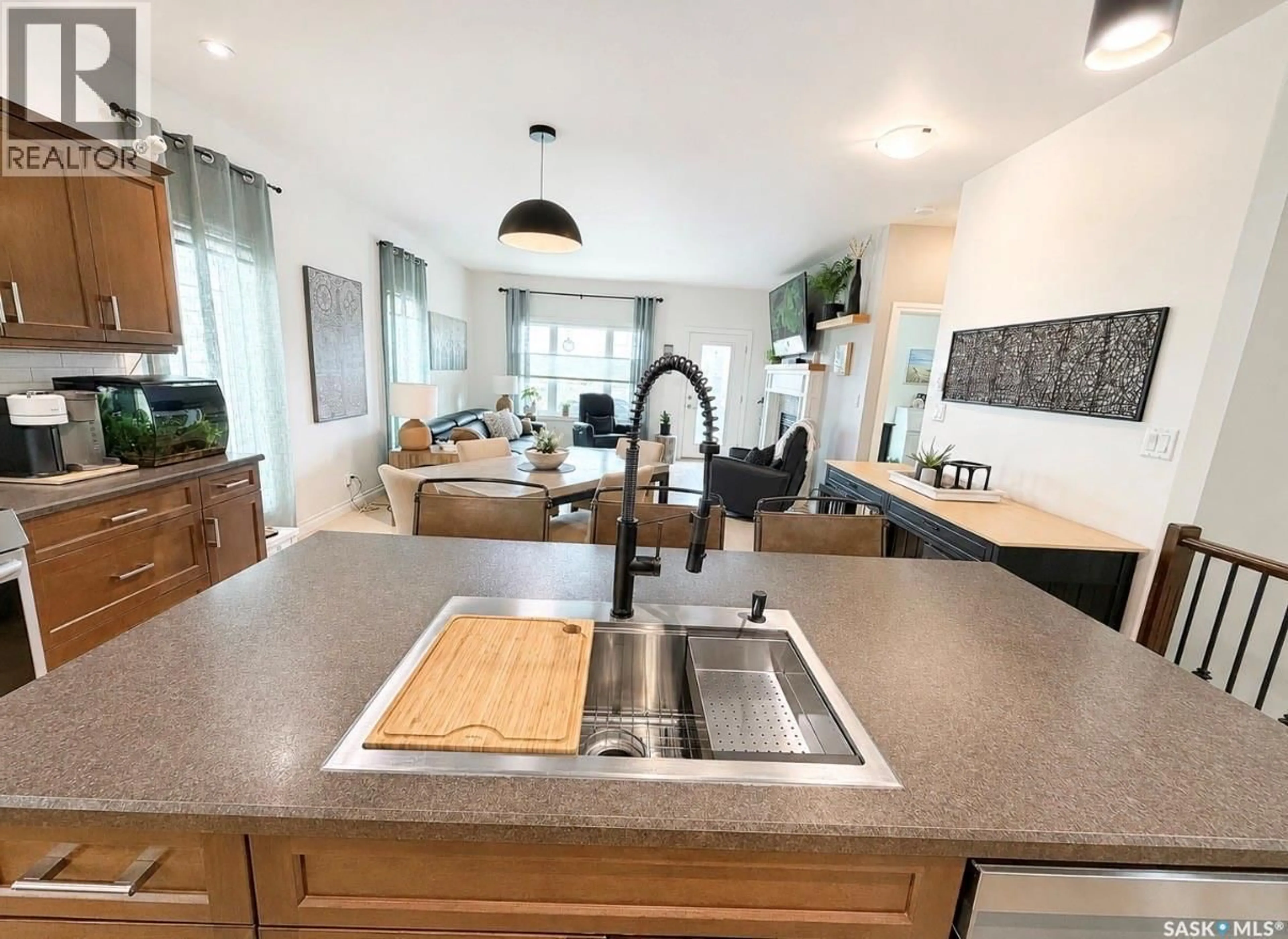 Open concept kitchen, unknown for 533 - 34 4TH AVENUE NE, Swift Current Saskatchewan S9H2J9
