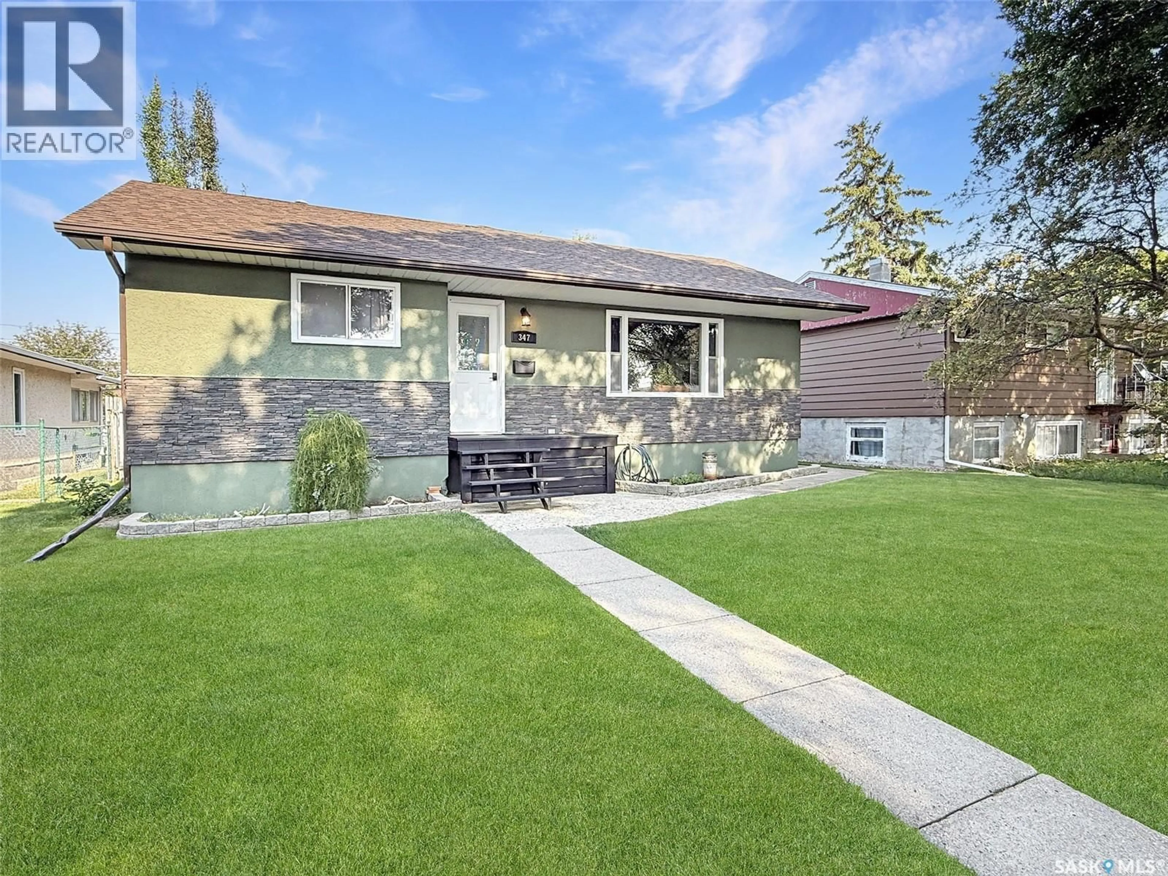 Home with vinyl exterior material, street for 347 3RD AVENUE, Swift Current Saskatchewan S9H3K6