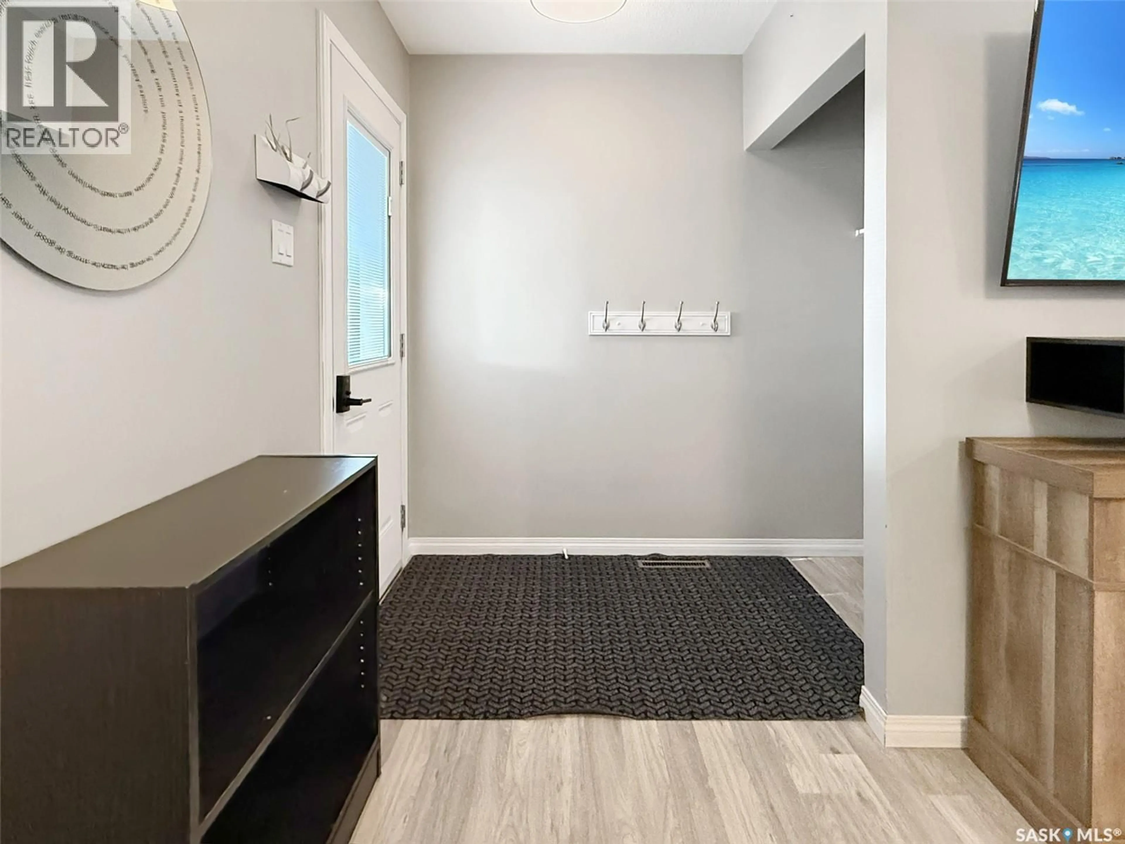 Indoor entryway for 347 3RD AVENUE, Swift Current Saskatchewan S9H3K6