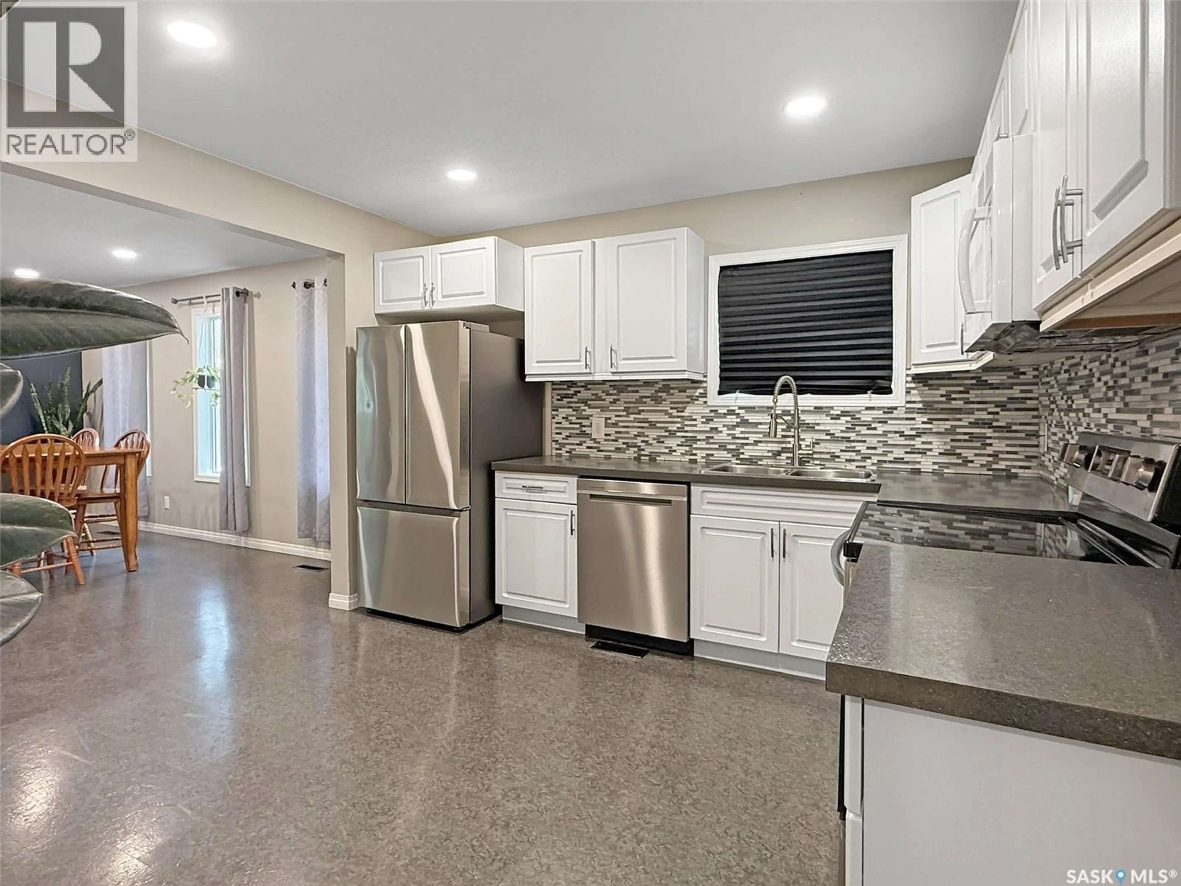 Open concept kitchen, ceramic/tile floor for 347 3RD AVENUE, Swift Current Saskatchewan S9H3K6
