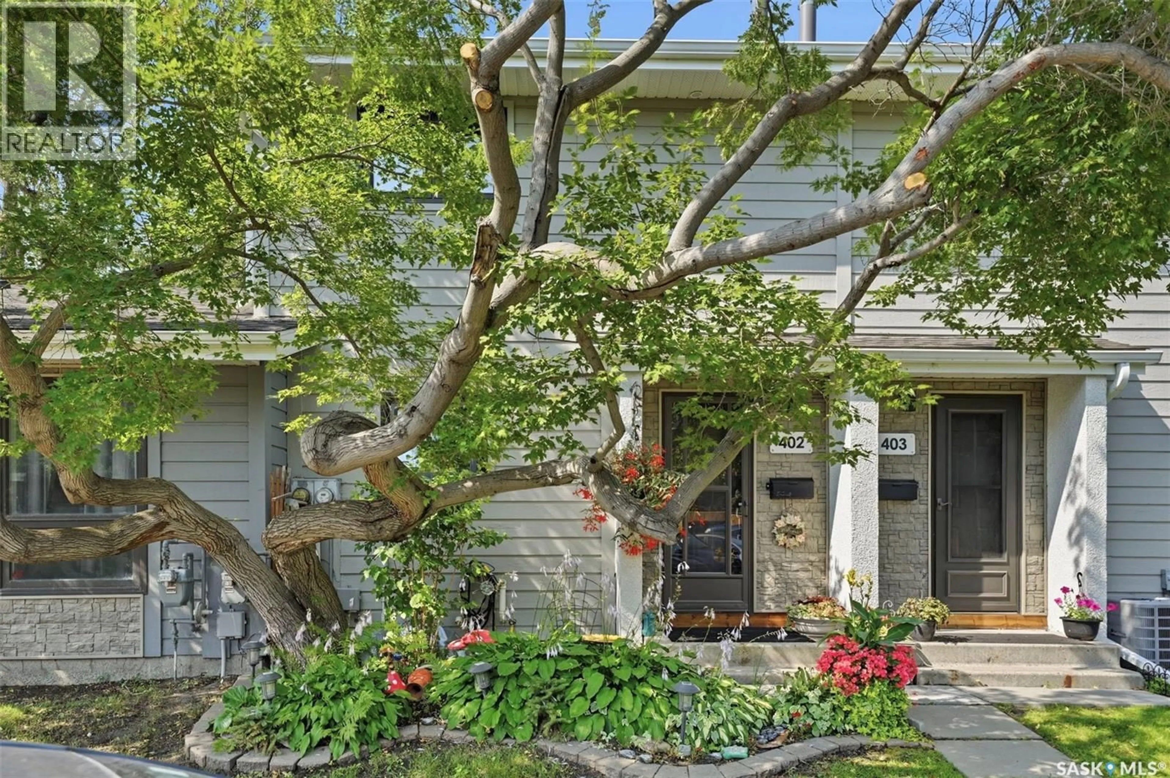 Patio, street for 402 - 2703 SPADINA CRESCENT, Saskatoon Saskatchewan S7K6P8
