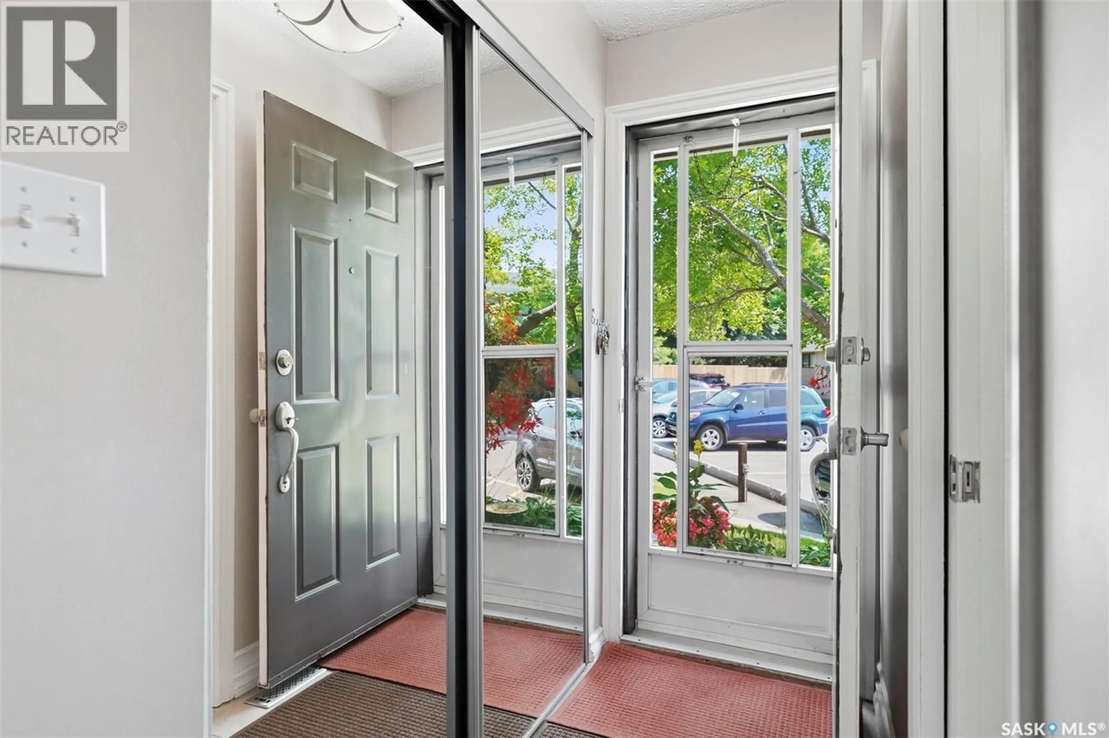 Indoor entryway for 402 - 2703 SPADINA CRESCENT, Saskatoon Saskatchewan S7K6P8