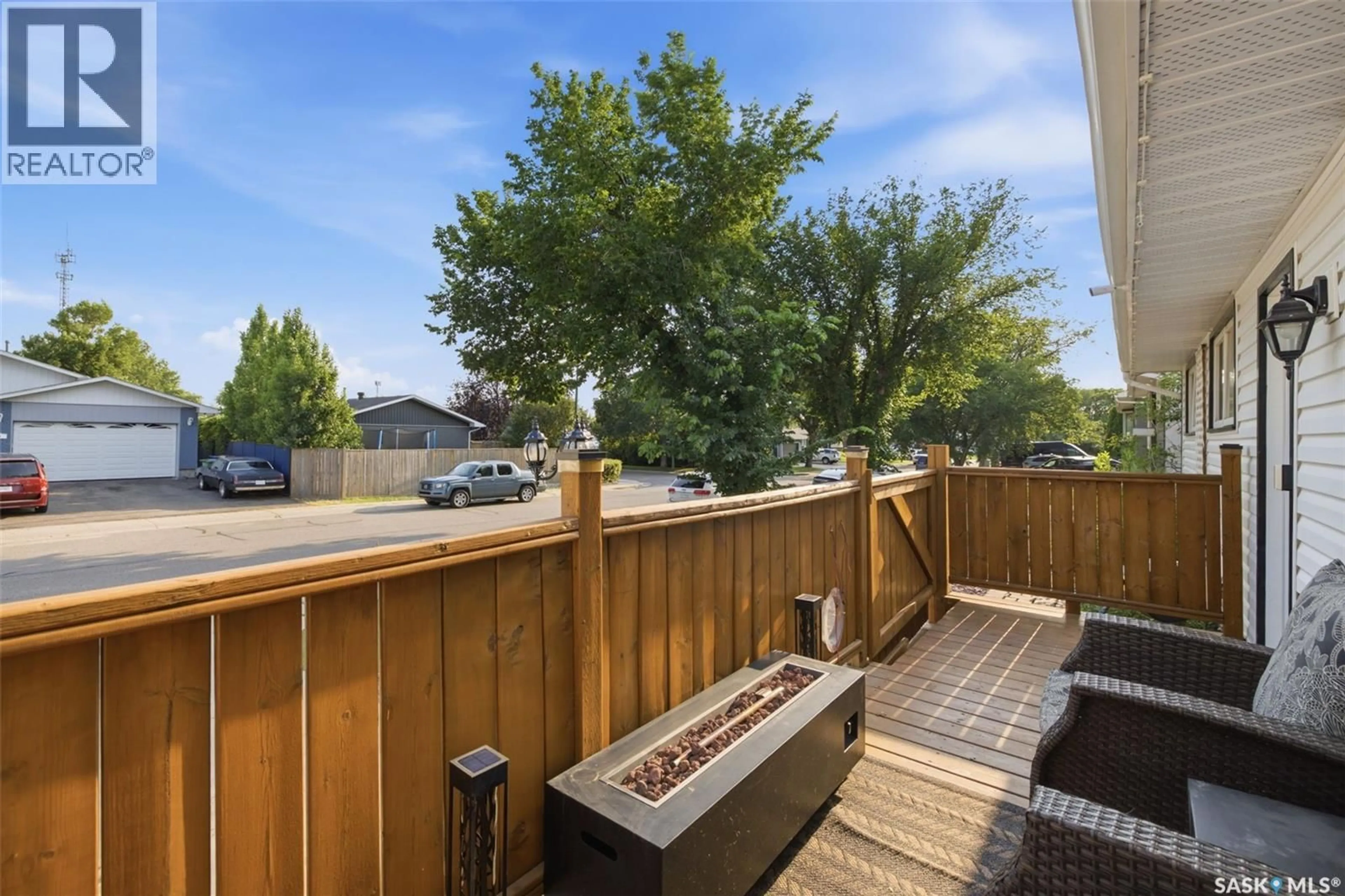 Patio, unknown for 98 DUNSMORE DRIVE, Regina Saskatchewan S4R7G2