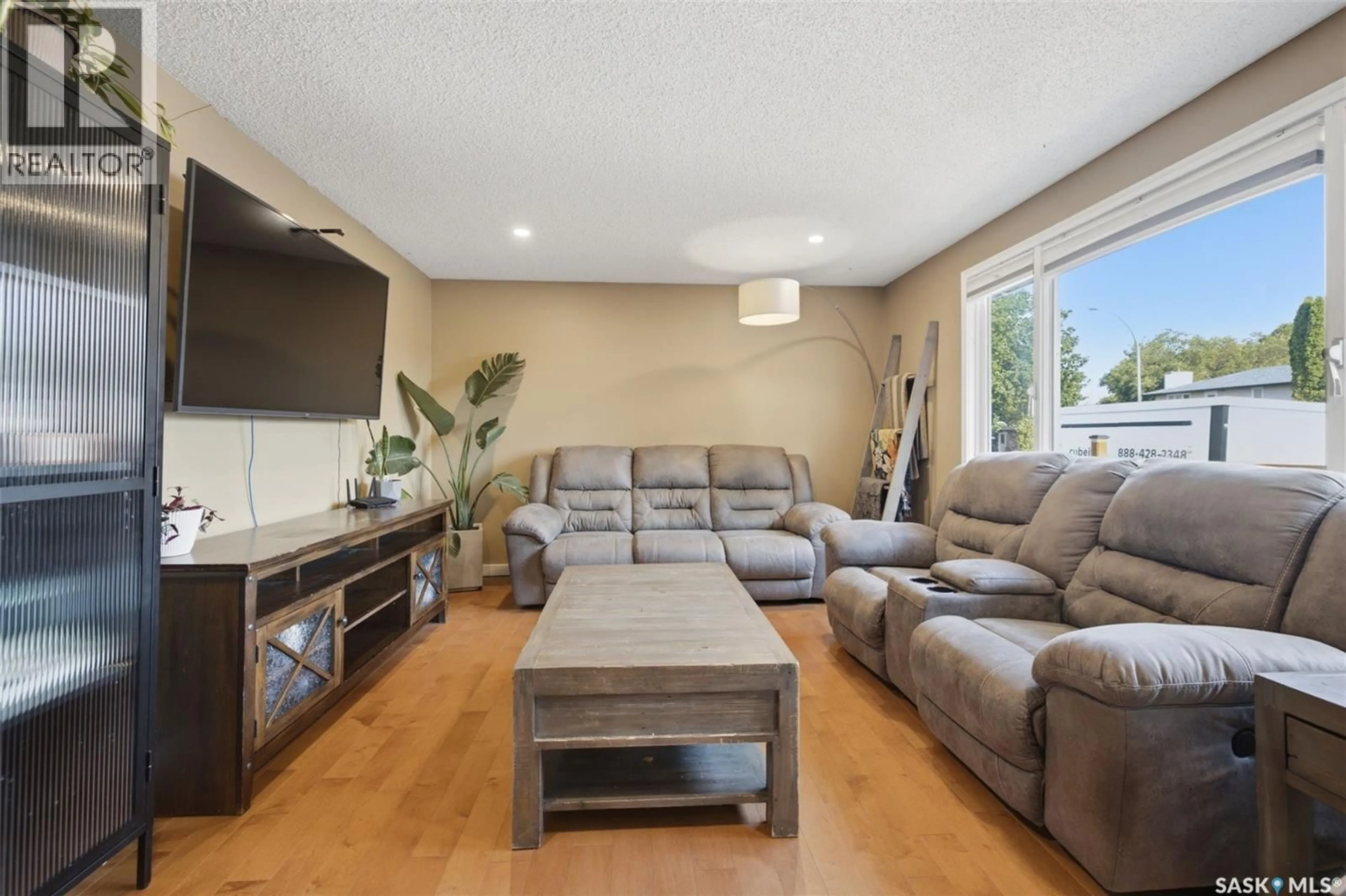 Living room with furniture, unknown for 98 DUNSMORE DRIVE, Regina Saskatchewan S4R7G2