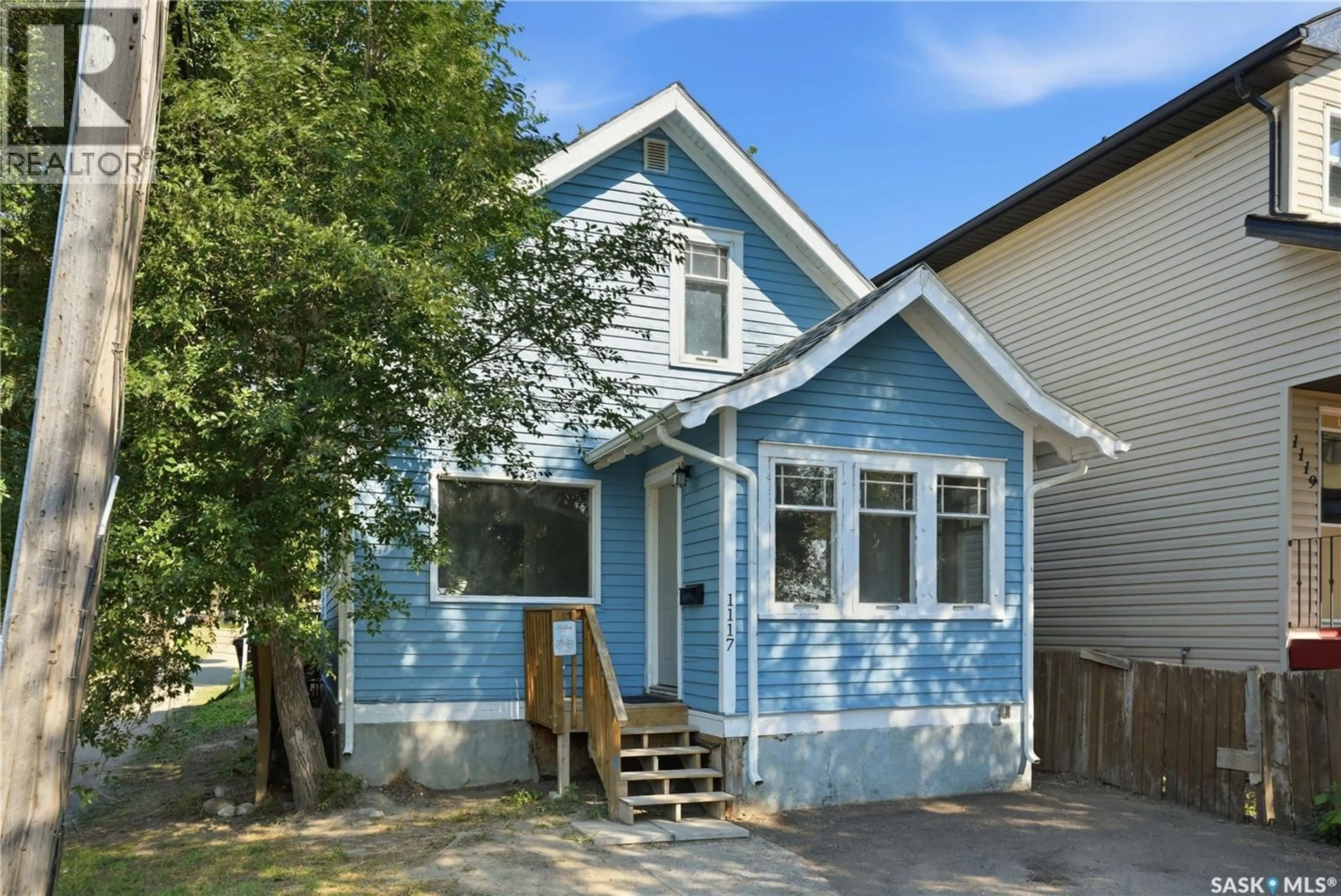 Home with vinyl exterior material, street for 1117 KILBURN AVENUE, Saskatoon Saskatchewan S7M0J6