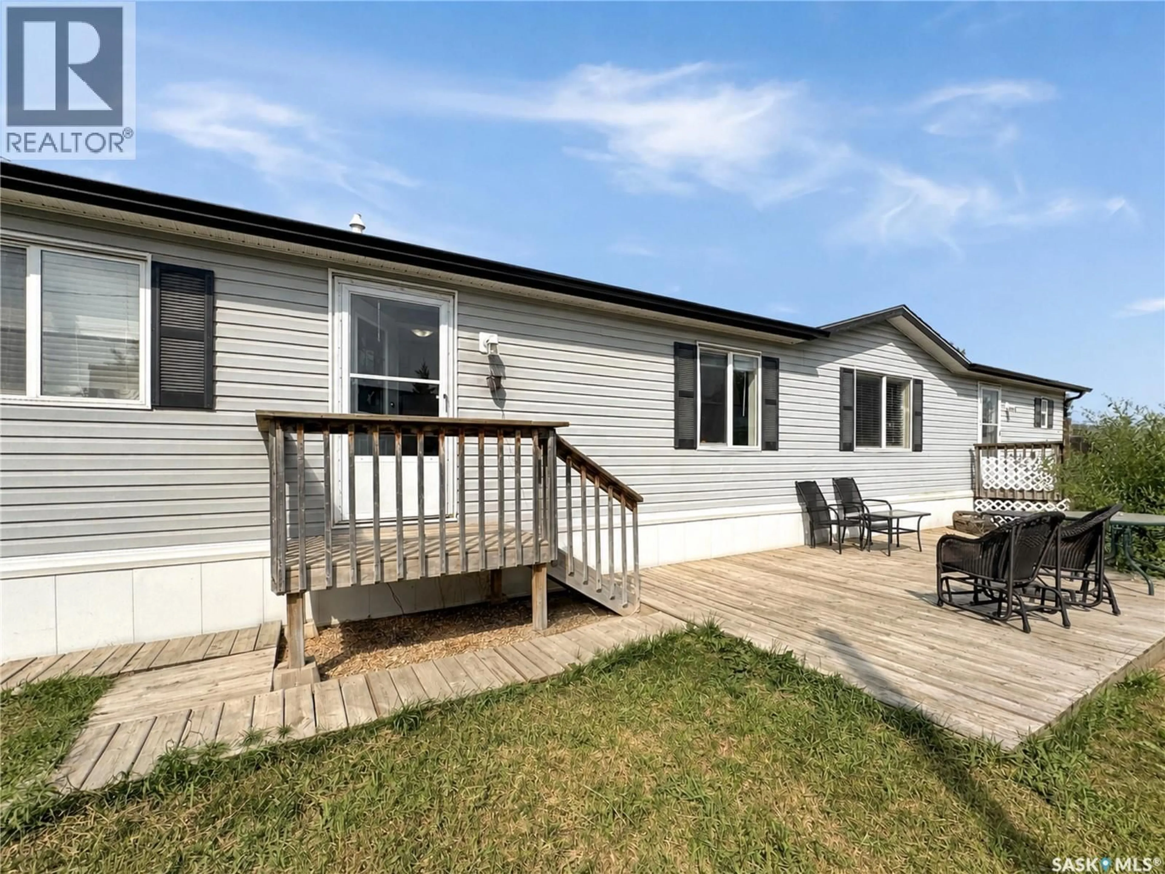 Home with vinyl exterior material, unknown for 495 32ND STREET, Battleford Saskatchewan S0M0E0