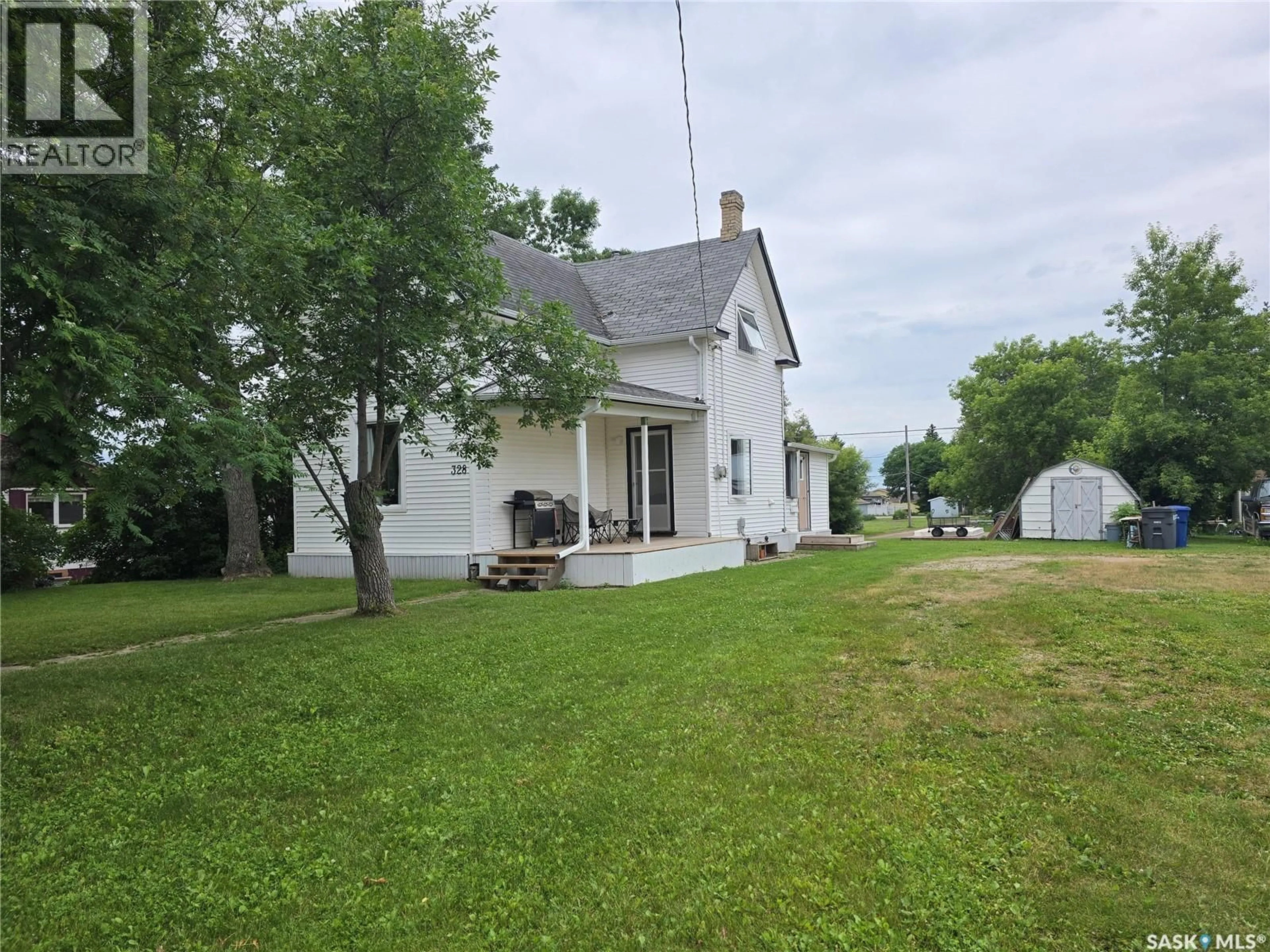 A pic from outside/outdoor area/front of a property/back of a property/a pic from drone, street for 328 6TH AVENUE, Broadview Saskatchewan S0G0K0