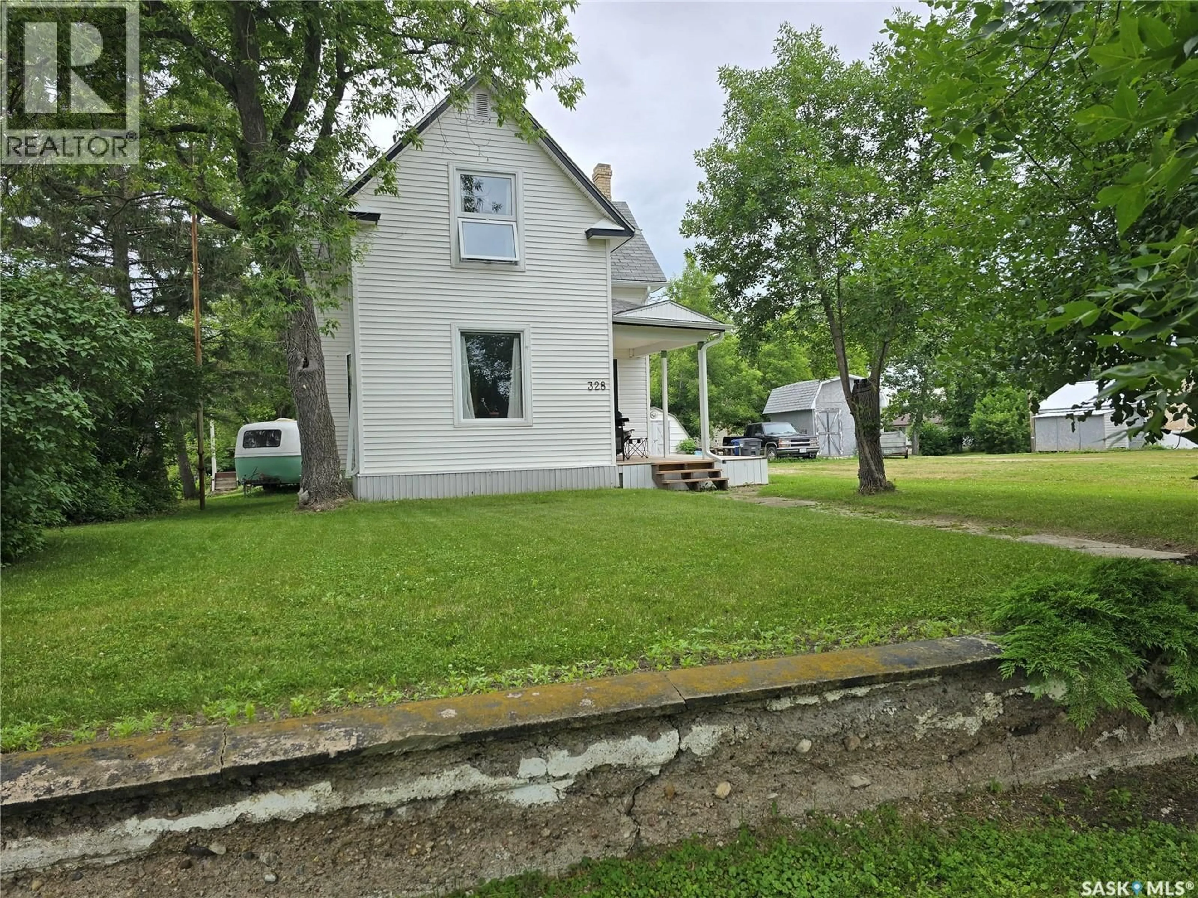 A pic from outside/outdoor area/front of a property/back of a property/a pic from drone, street for 328 6TH AVENUE, Broadview Saskatchewan S0G0K0