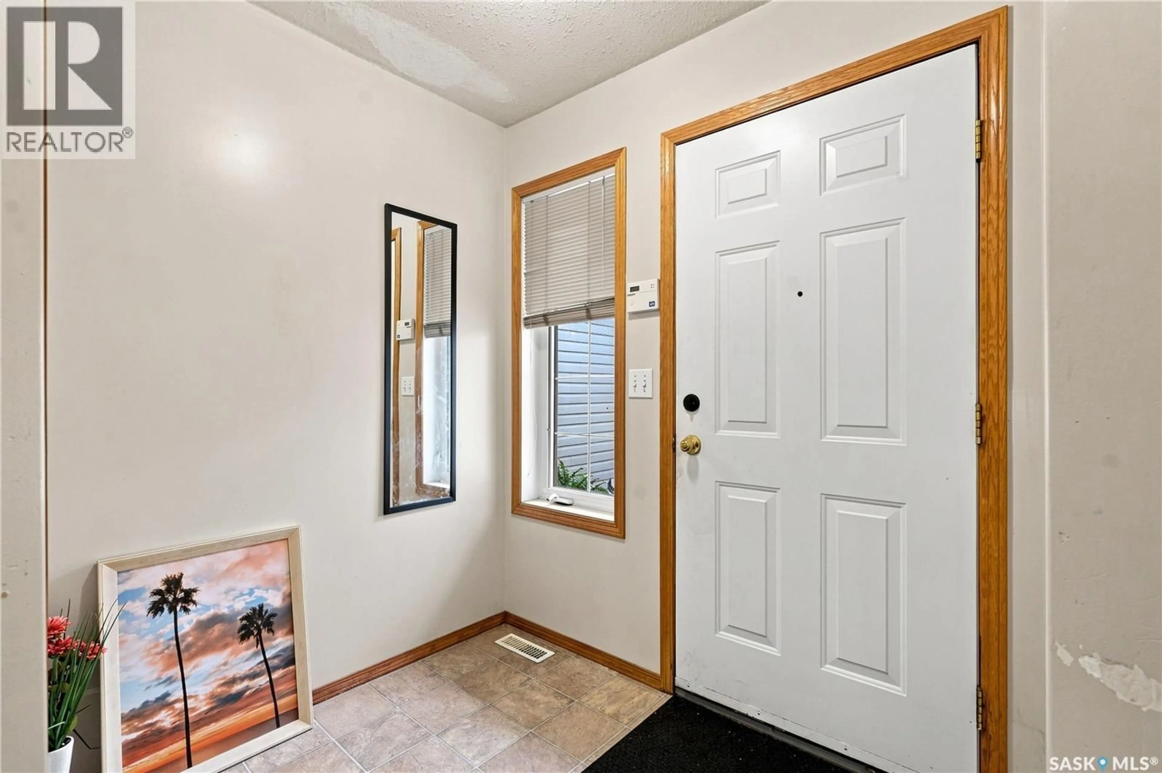 Indoor entryway for 2 110 KEEVIL CRESCENT, Saskatoon Saskatchewan S7N4N8