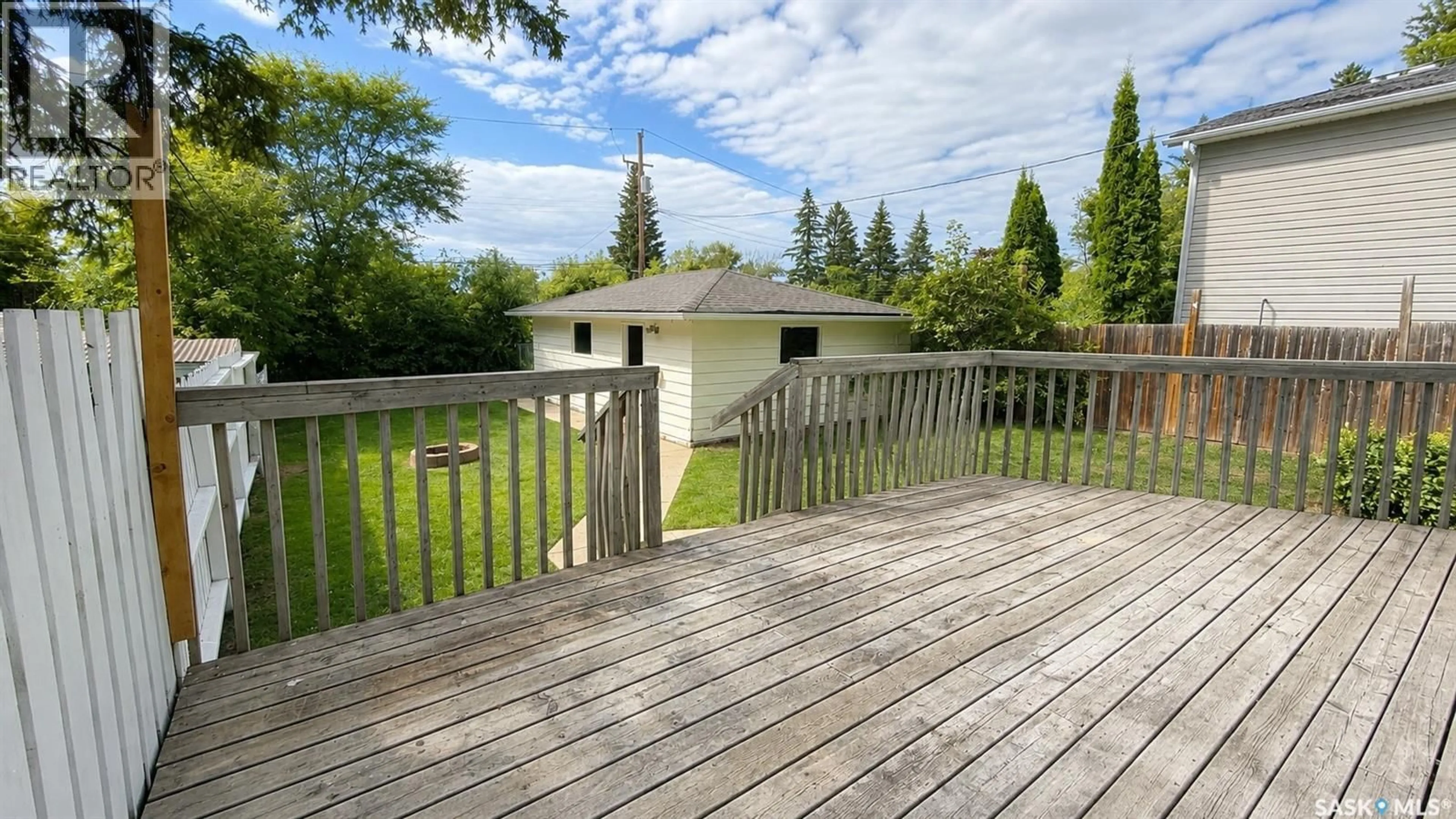 Patio, water/lake/river/ocean view for 413 L AVENUE, Saskatoon Saskatchewan S7L2P6