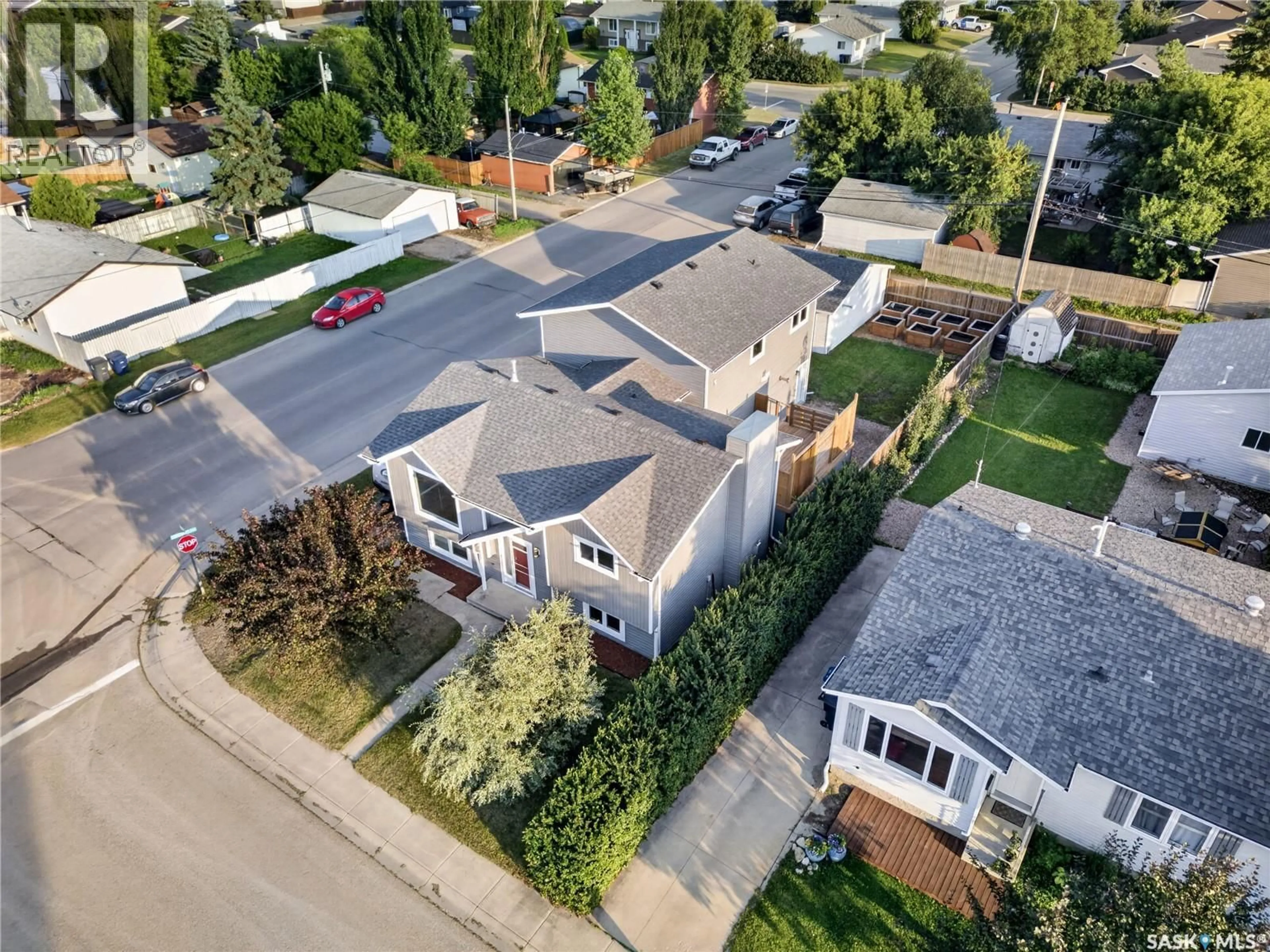 A pic from outside/outdoor area/front of a property/back of a property/a pic from drone, street for 433 4TH STREET, Martensville Saskatchewan S0K0A2