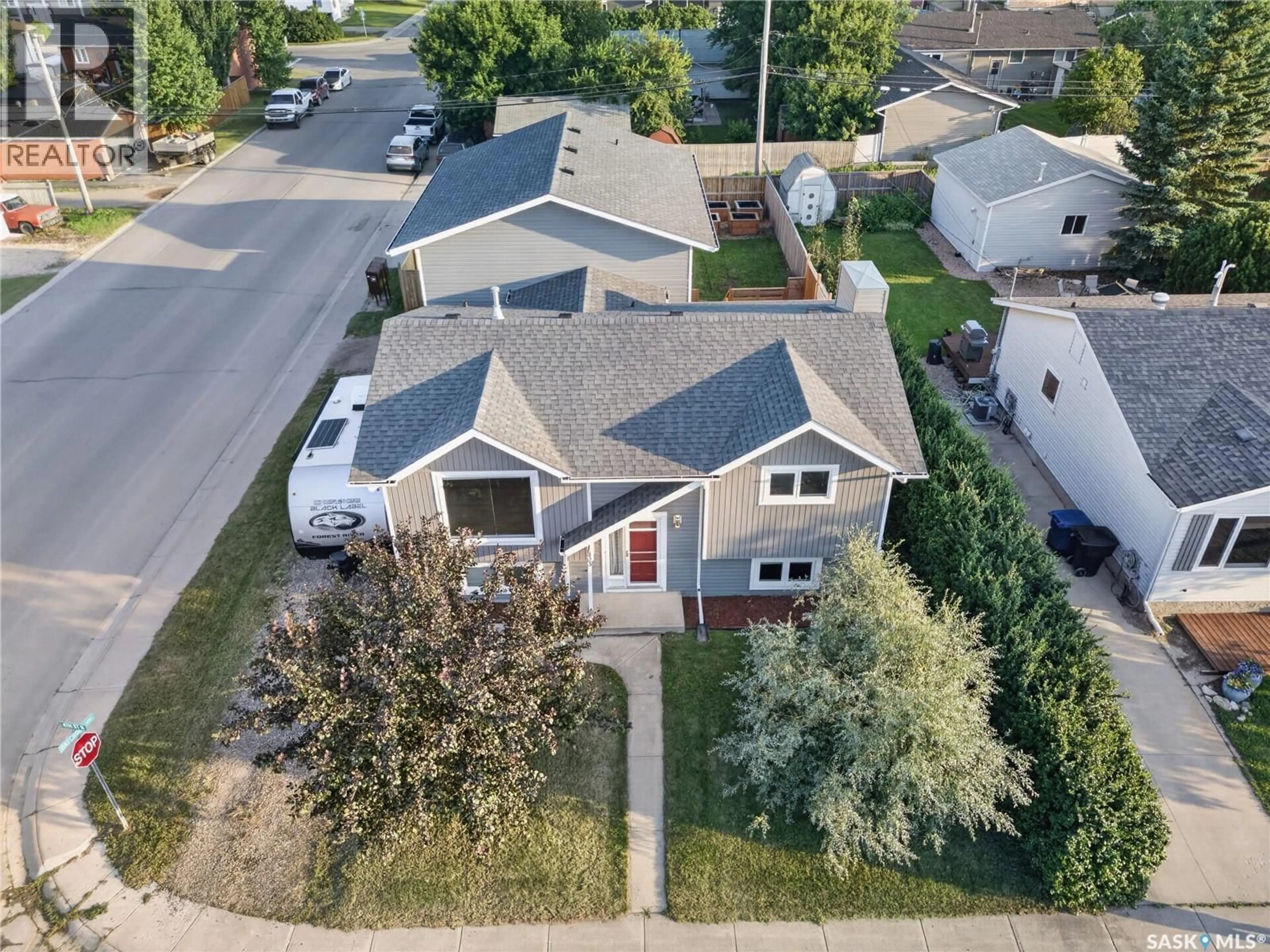 A pic from outside/outdoor area/front of a property/back of a property/a pic from drone, street for 433 4TH STREET, Martensville Saskatchewan S0K0A2