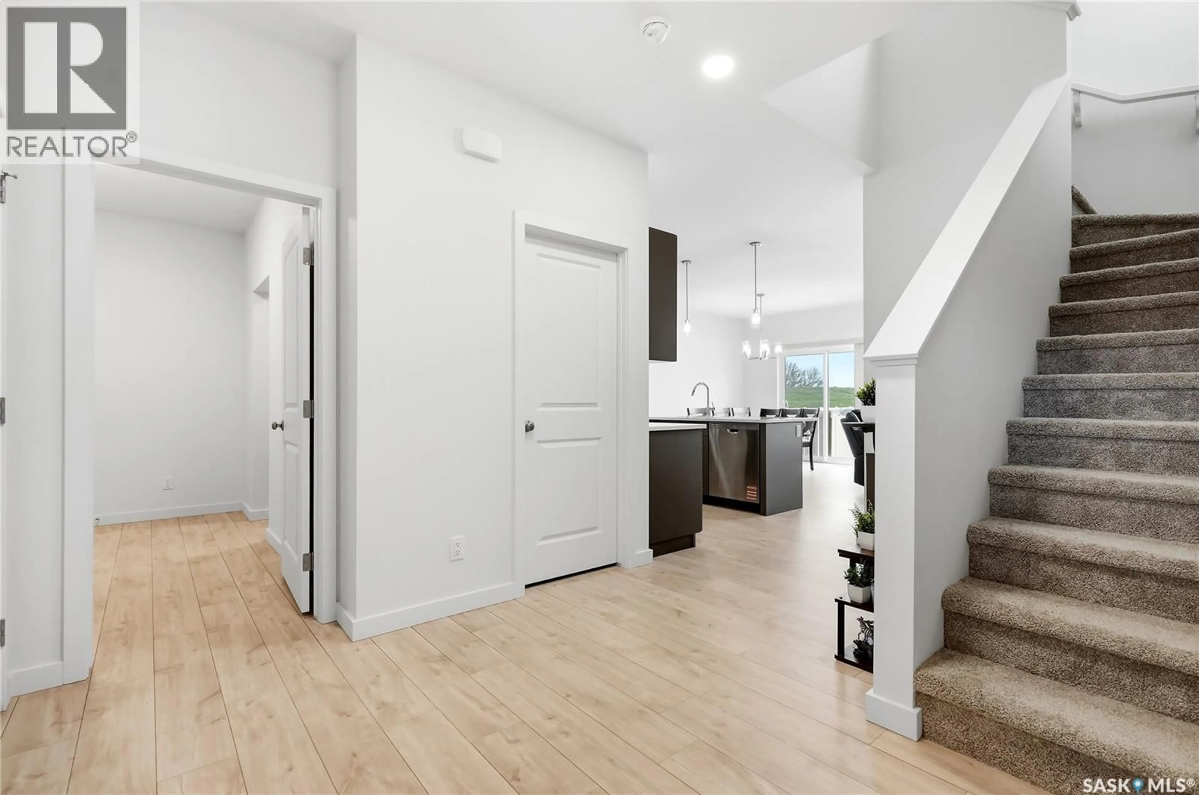 Indoor entryway for 246 KATZ COURT, Saskatoon Saskatchewan S7H4R1