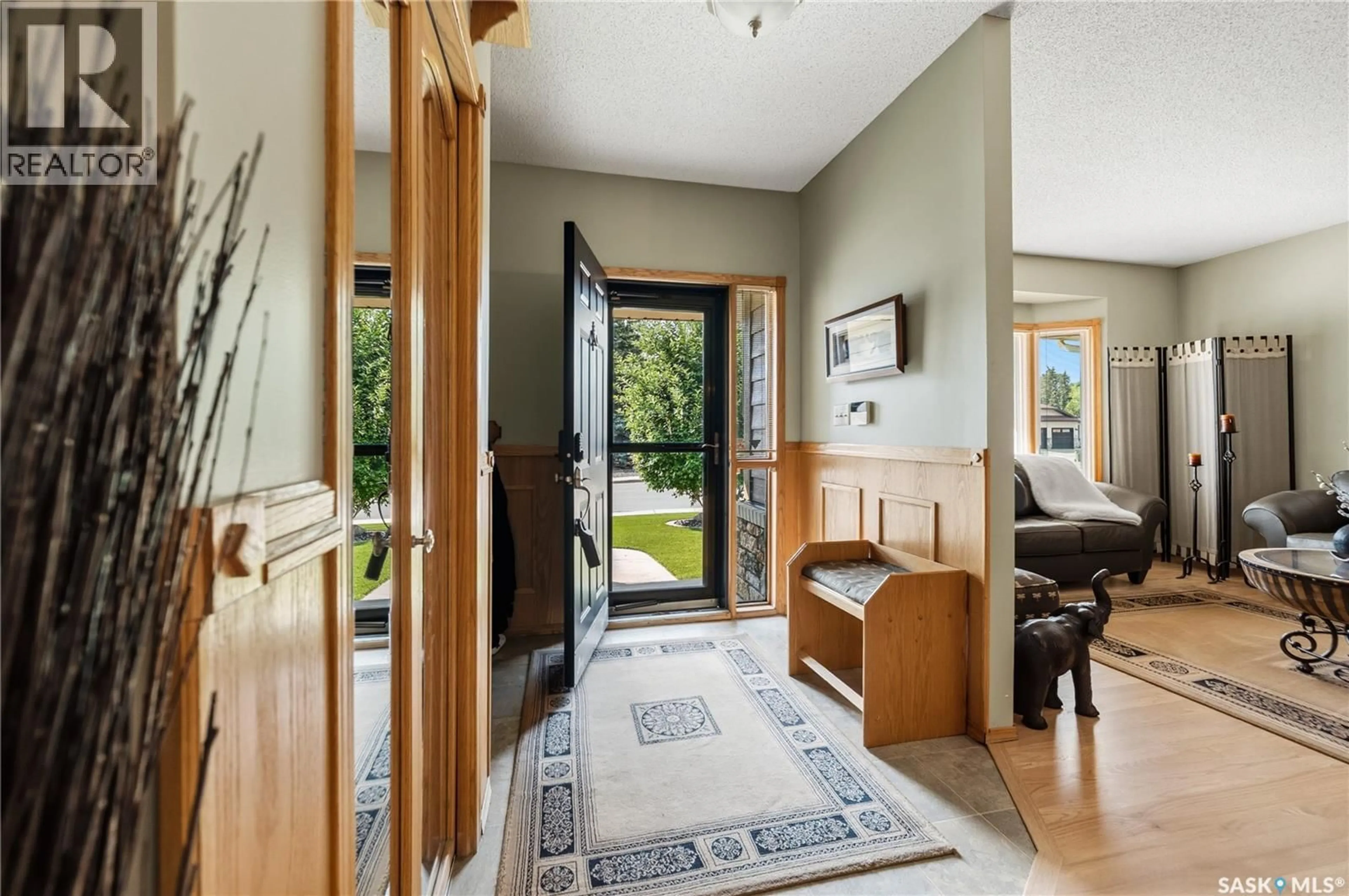 Indoor entryway for 3603 SELINGER CRESCENT, Regina Saskatchewan S4V2H7
