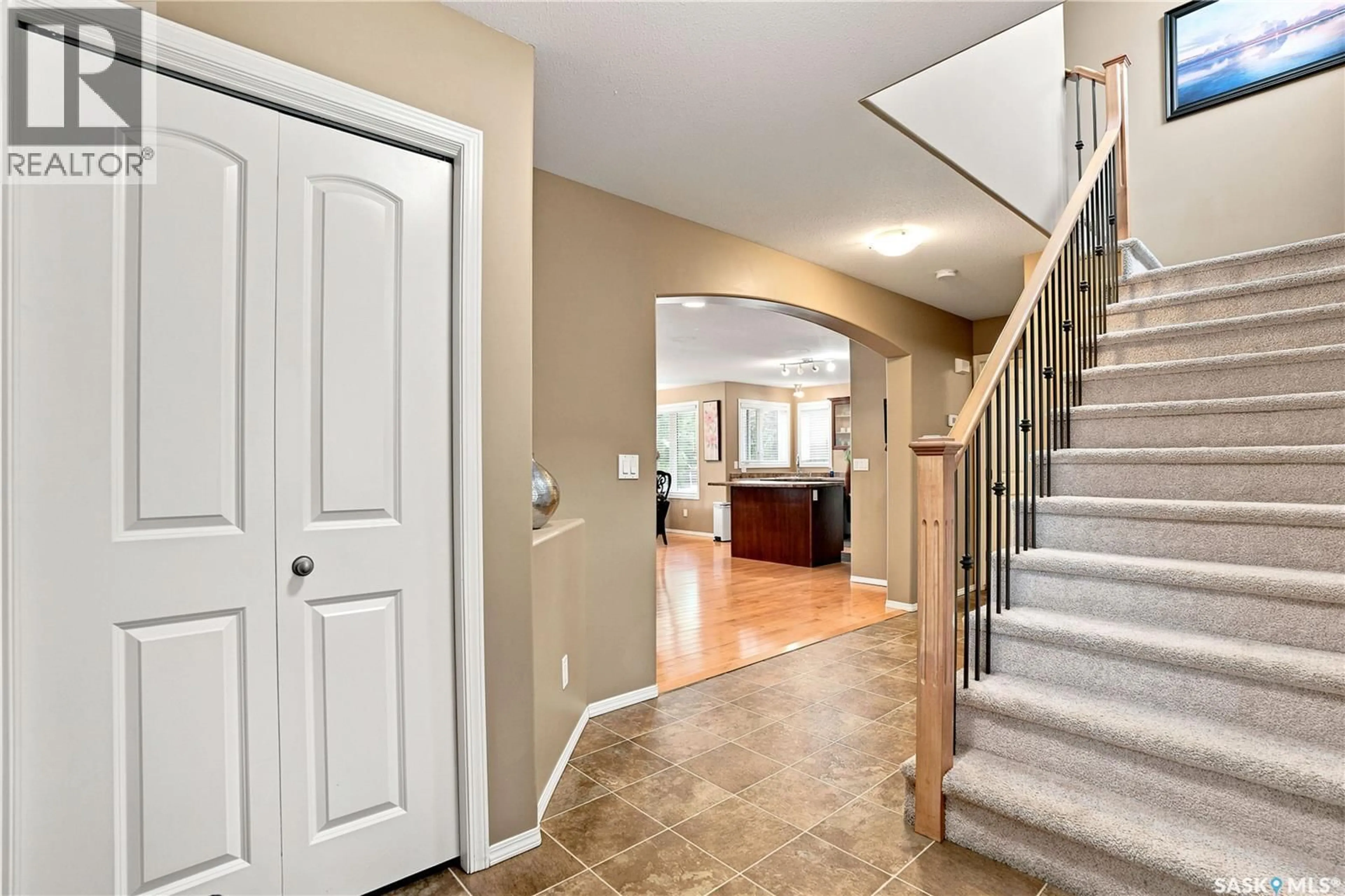 Indoor entryway for 110 STEPNEY CRESCENT, Saskatoon Saskatchewan S7T0A5