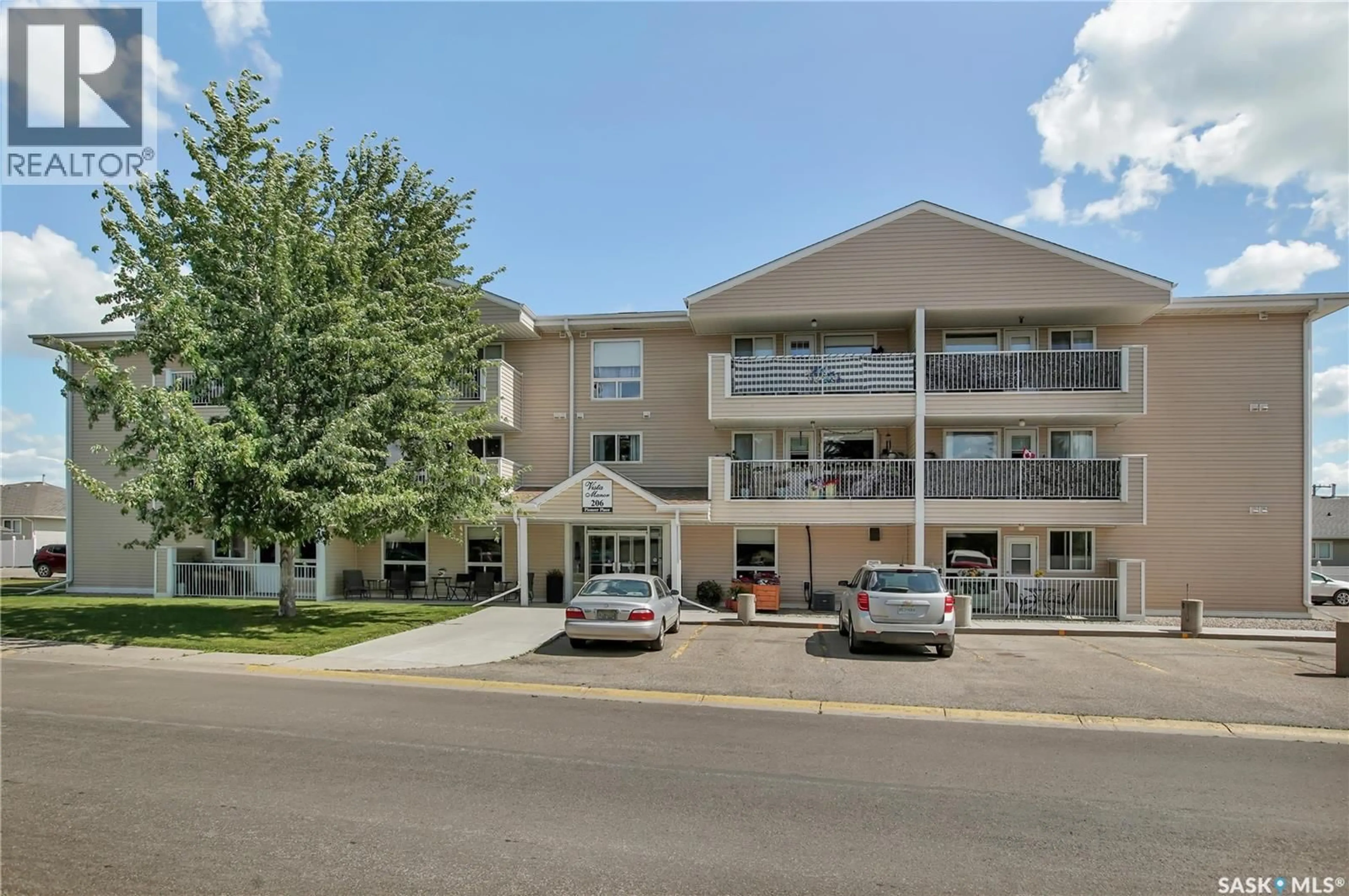 Patio, building for 206 - 107 PIONEER PLACE, Warman Saskatchewan S0K4S0