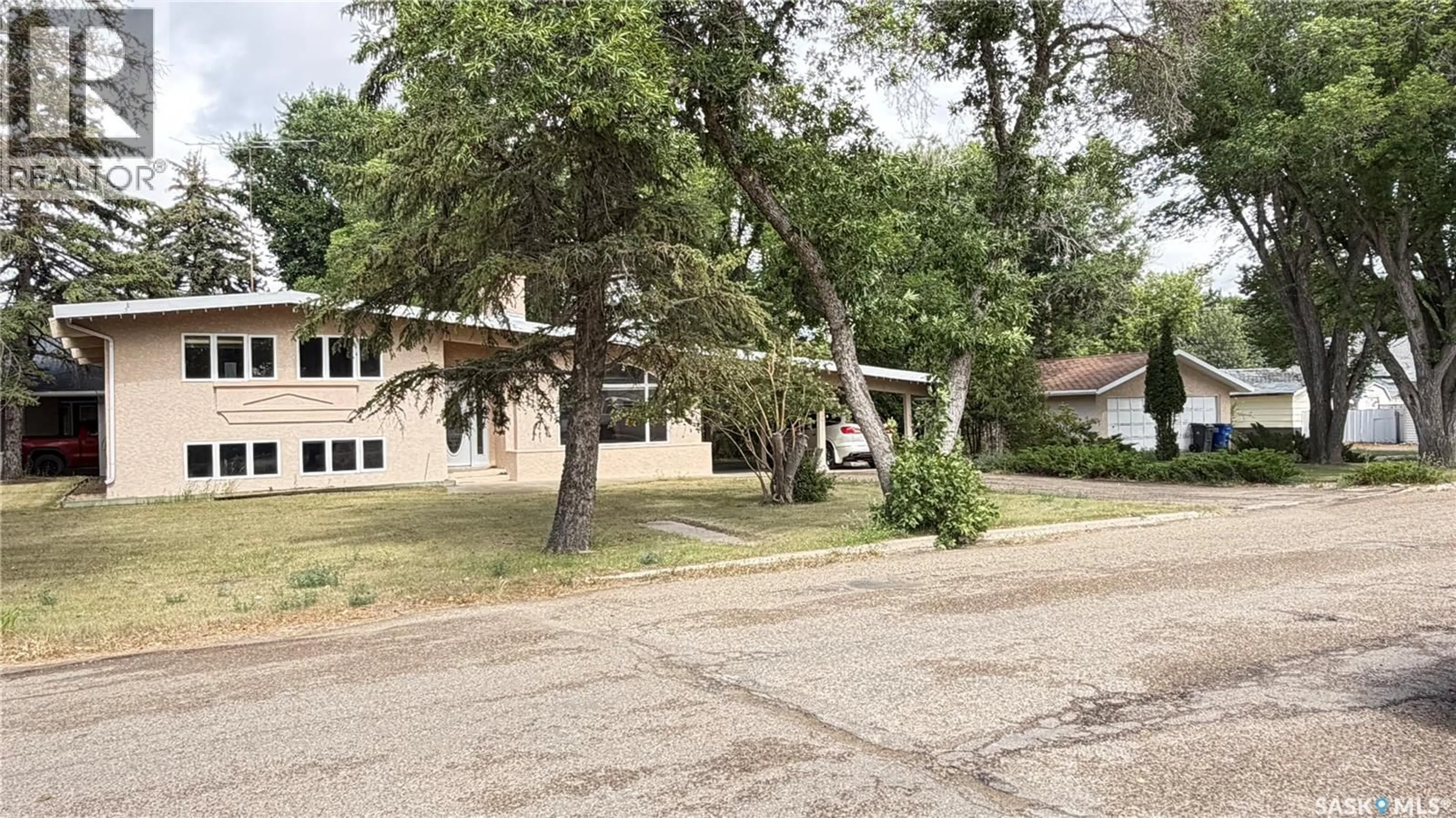 Unknown for 320 21 HIGHWAY, Maple Creek Saskatchewan S0N1N0