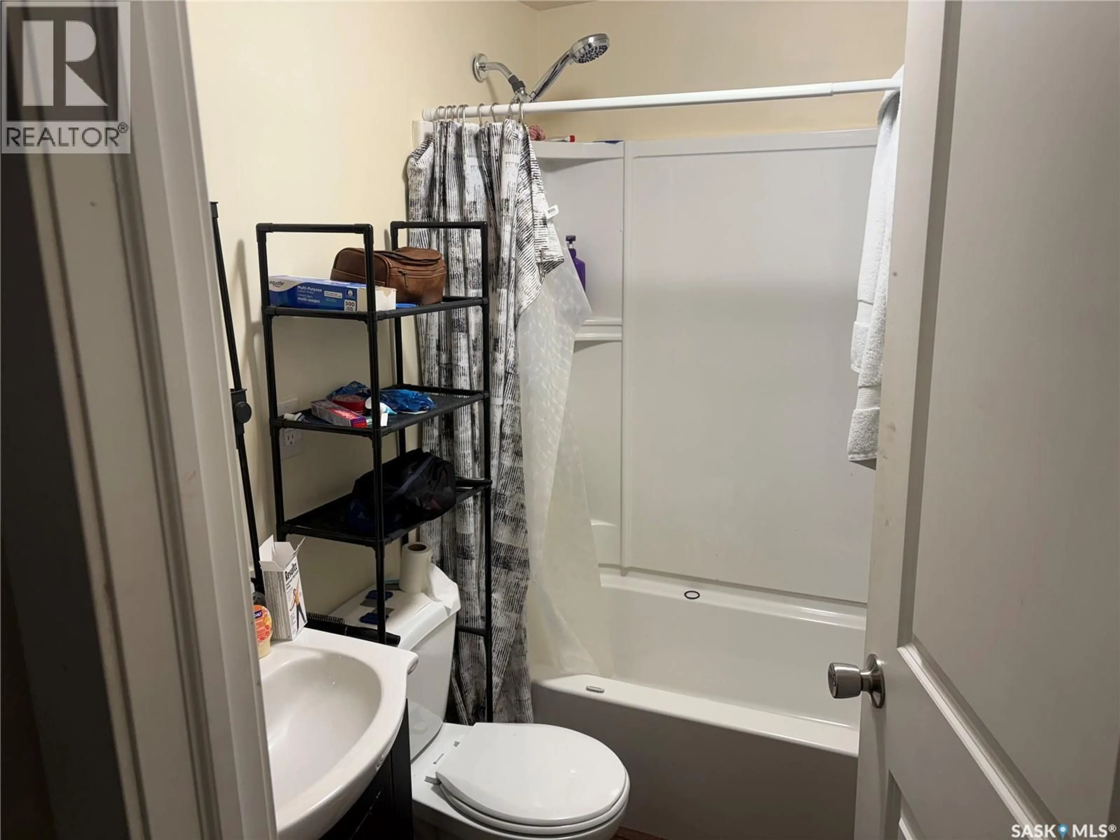 Standard bathroom, floor is not visible for 1125 IDYLWYLD DRIVE, Saskatoon Saskatchewan S7L0Z8