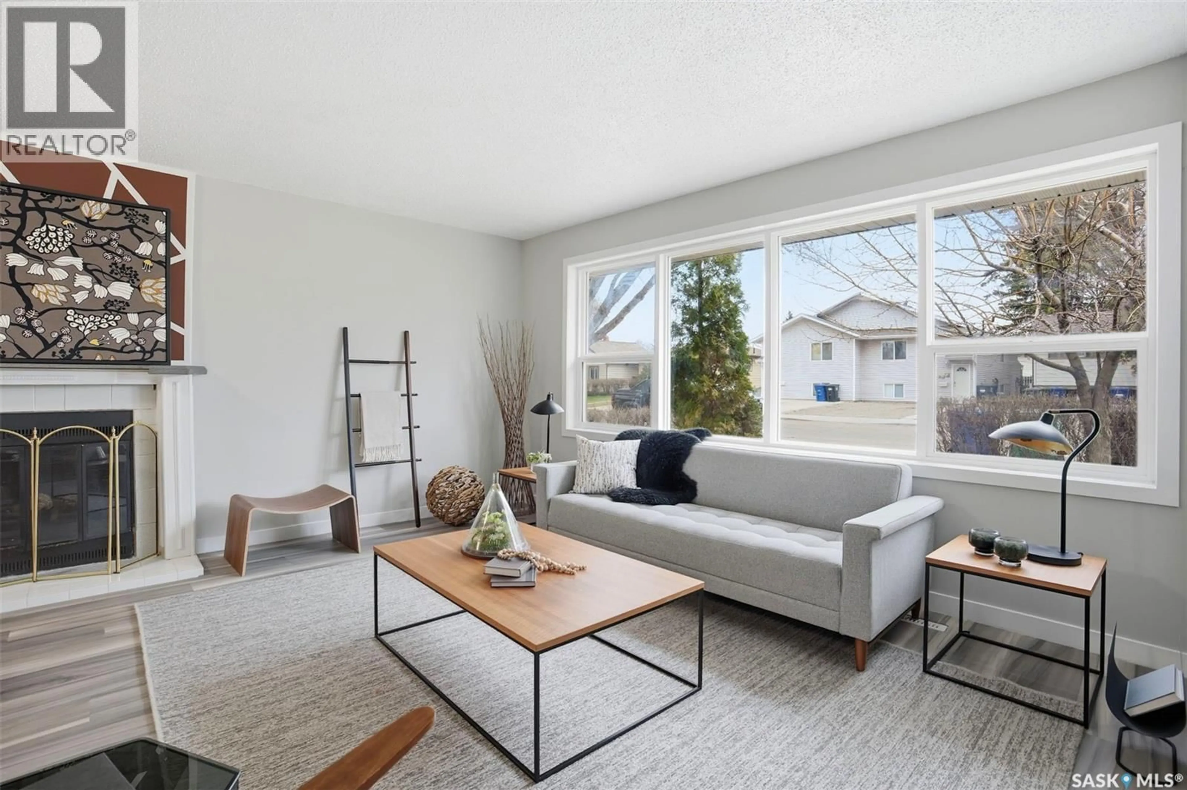 Living room with furniture, unknown for 1721 E AVENUE N, Saskatoon Saskatchewan S7L1V3