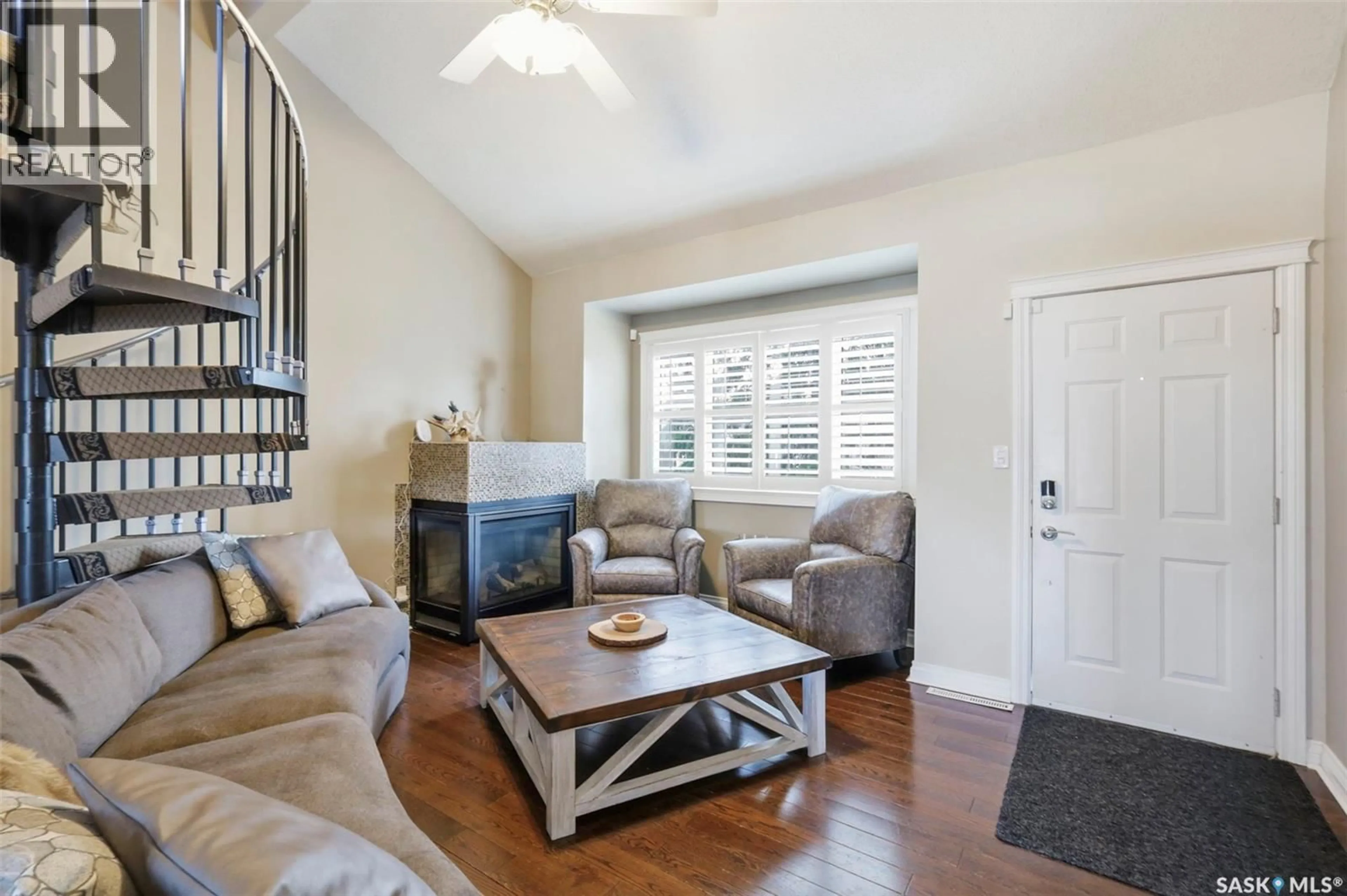 Living room with furniture, wood/laminate floor for 816 EMPRESS STREET, Saskatoon Saskatchewan S7K0Y4