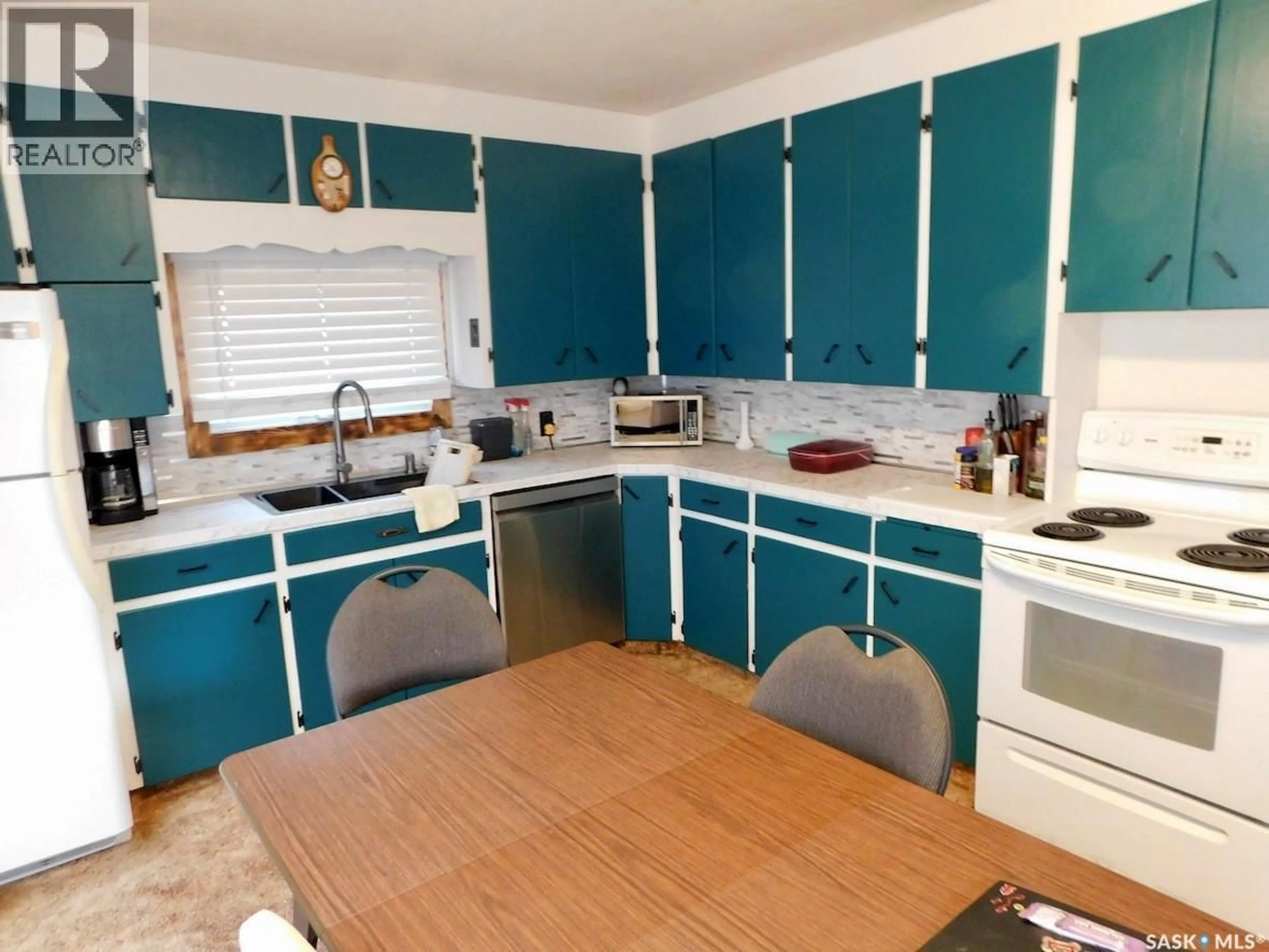 Standard kitchen, unknown for 40 EDOUARD BEAUPRE STREET, Willow Bunch Saskatchewan S0H4K0