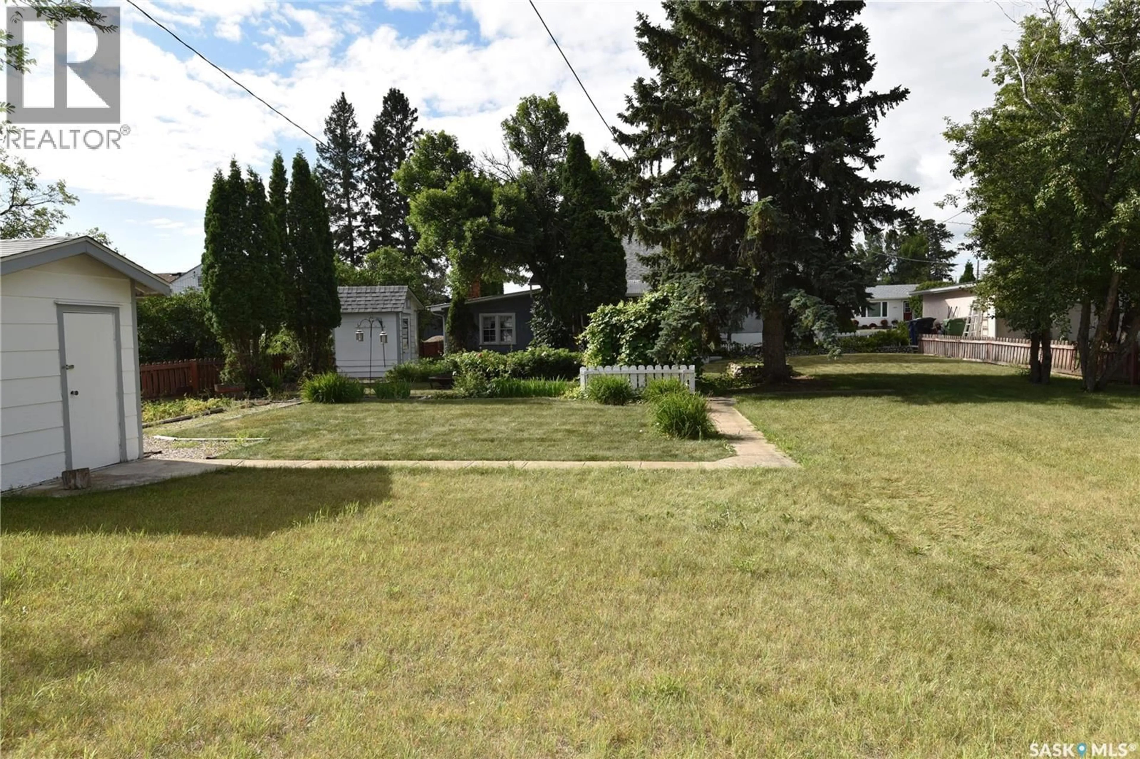 A pic from outside/outdoor area/front of a property/back of a property/a pic from drone, street for 207 PINE AVENUE, Nipawin Saskatchewan S0E1E0
