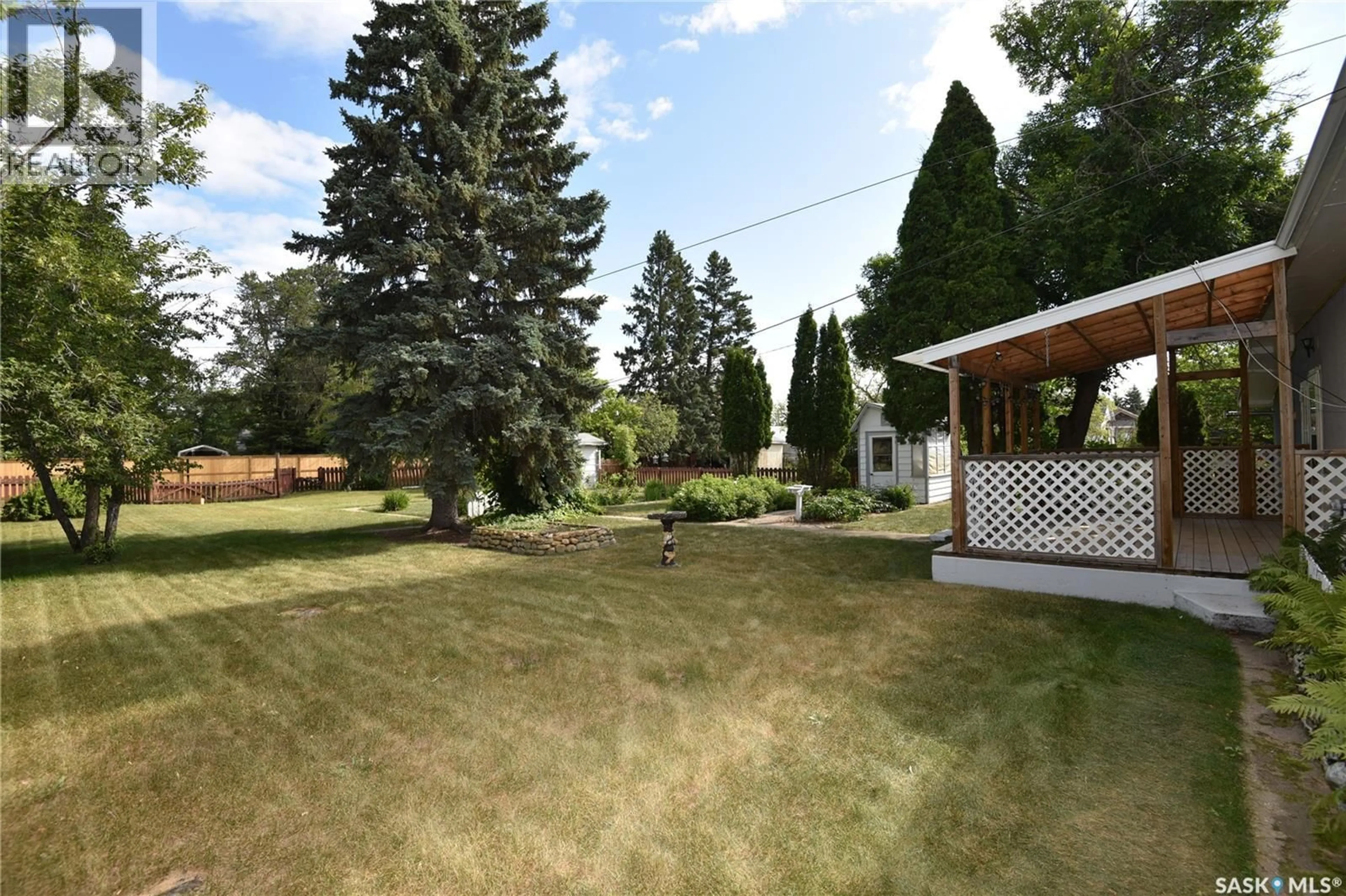 Patio, mountain view for 207 PINE AVENUE, Nipawin Saskatchewan S0E1E0