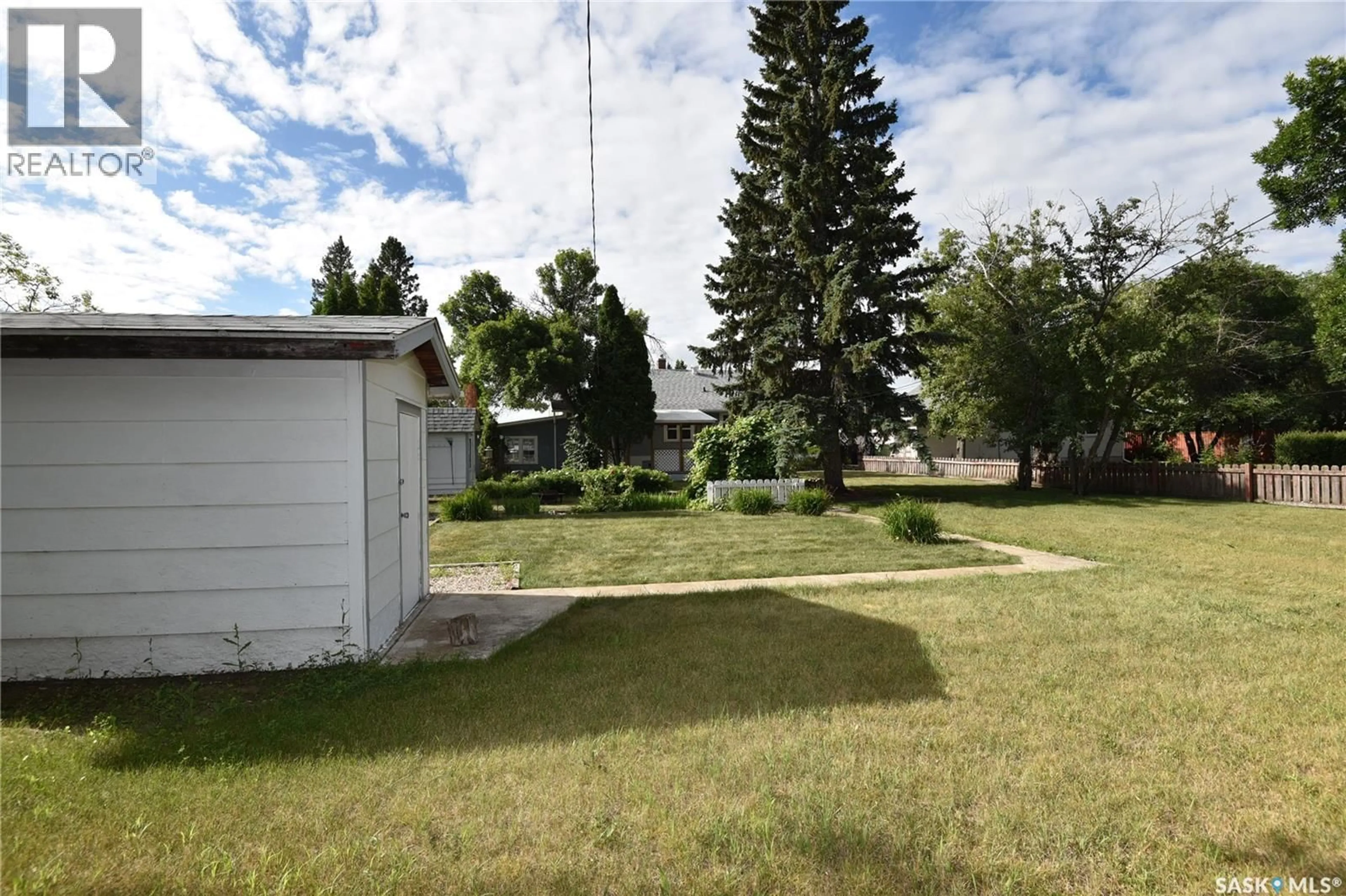 Unknown for 207 PINE AVENUE, Nipawin Saskatchewan S0E1E0