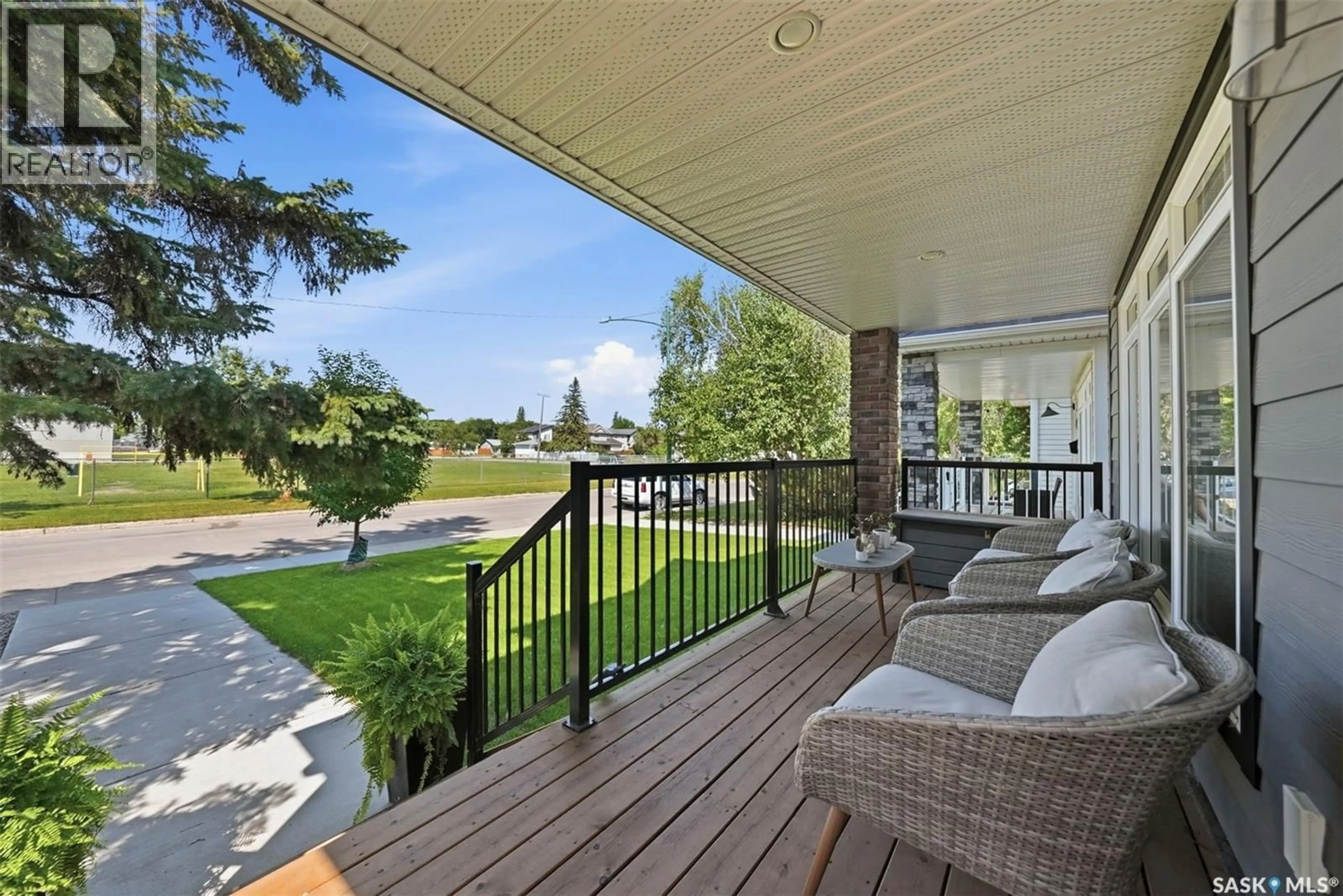 Patio, water/lake/river/ocean view for 918 3RD STREET, Saskatoon Saskatchewan S7H1M7