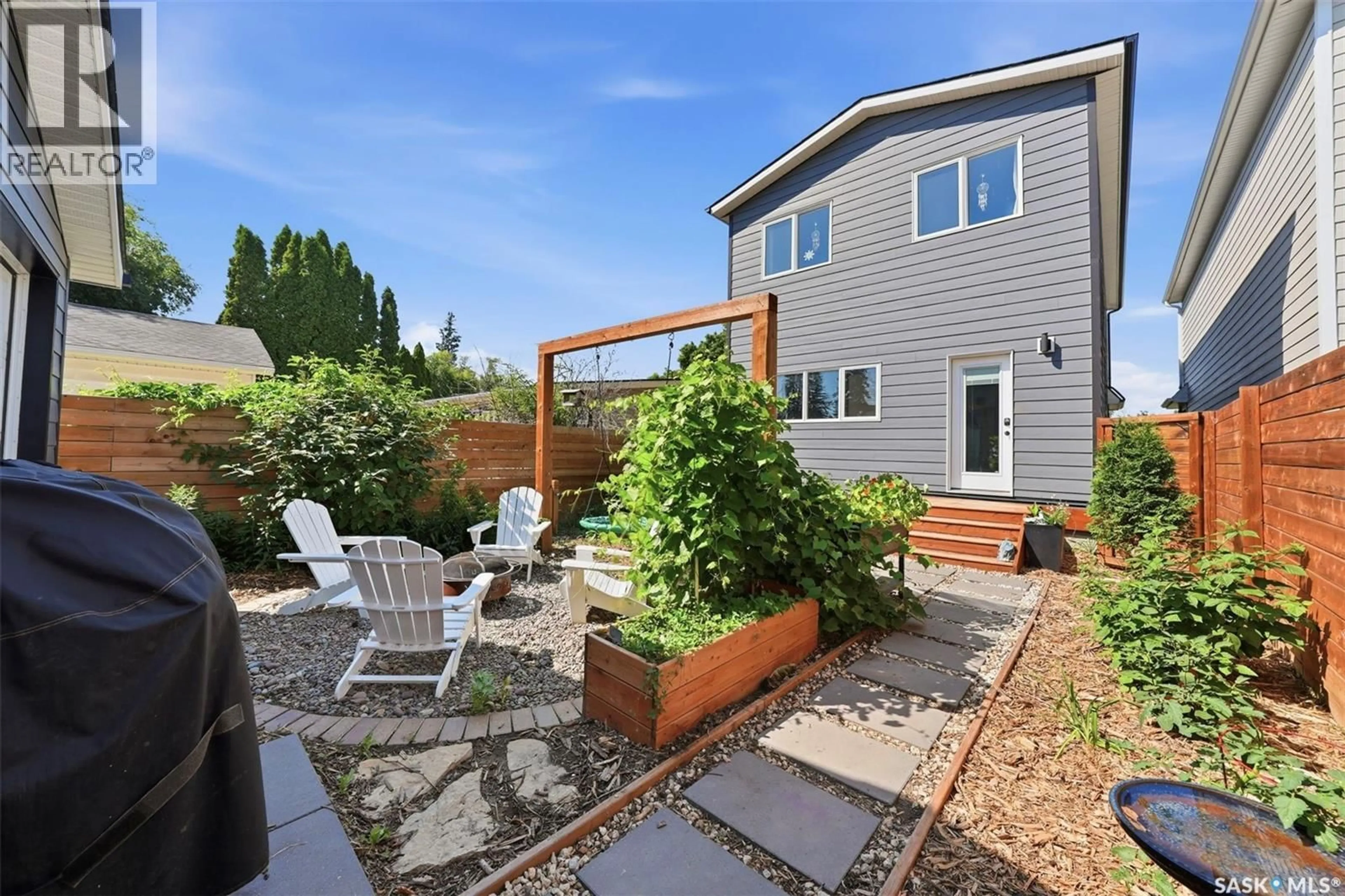 Patio, street for 918 3RD STREET, Saskatoon Saskatchewan S7H1M7
