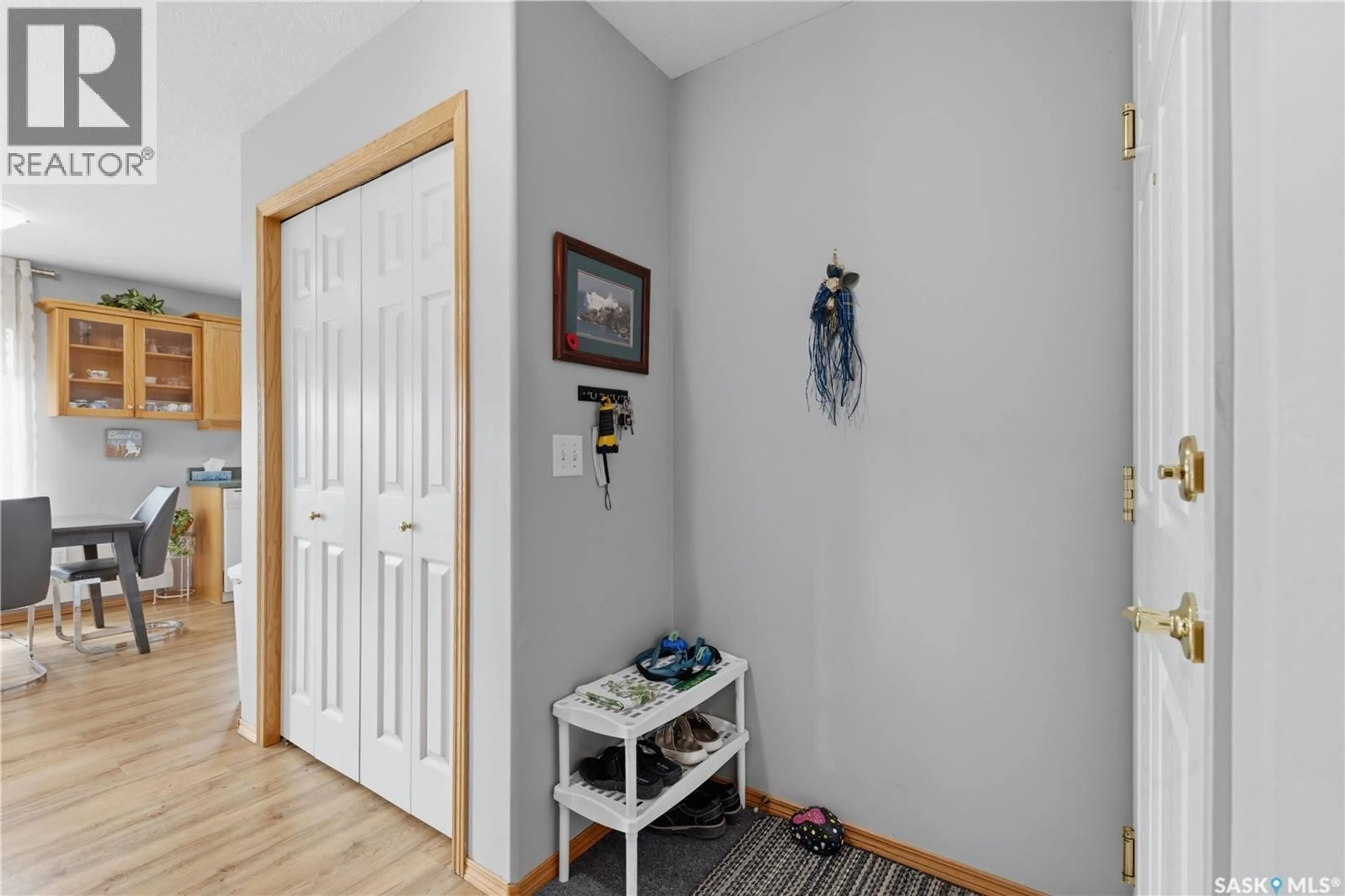 Indoor entryway for 205 100 5TH AVENUE, Regina Beach Saskatchewan S0G4C0