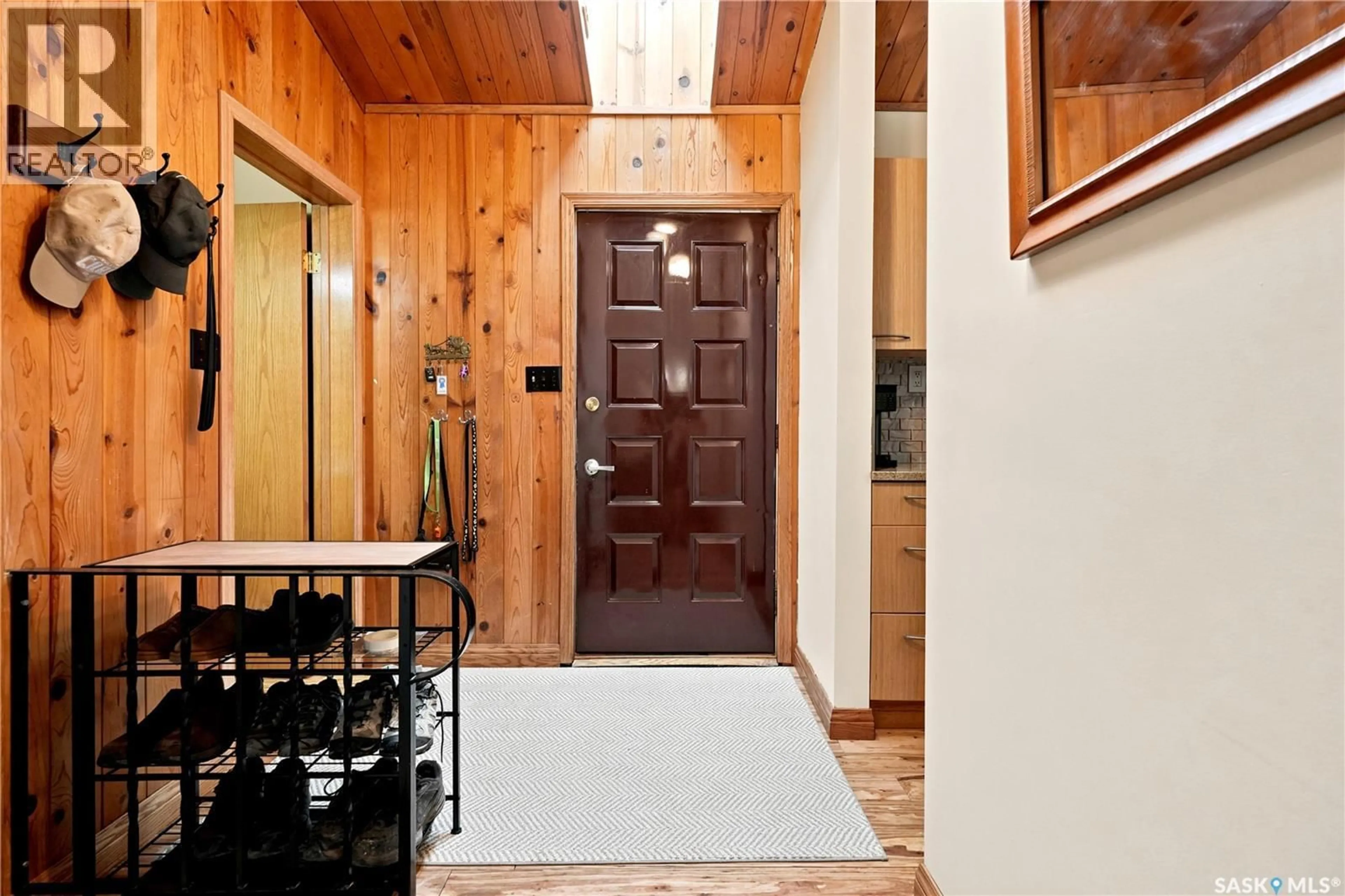 Indoor entryway for 21 MEADOW ROAD, White City Saskatchewan S4L5B1
