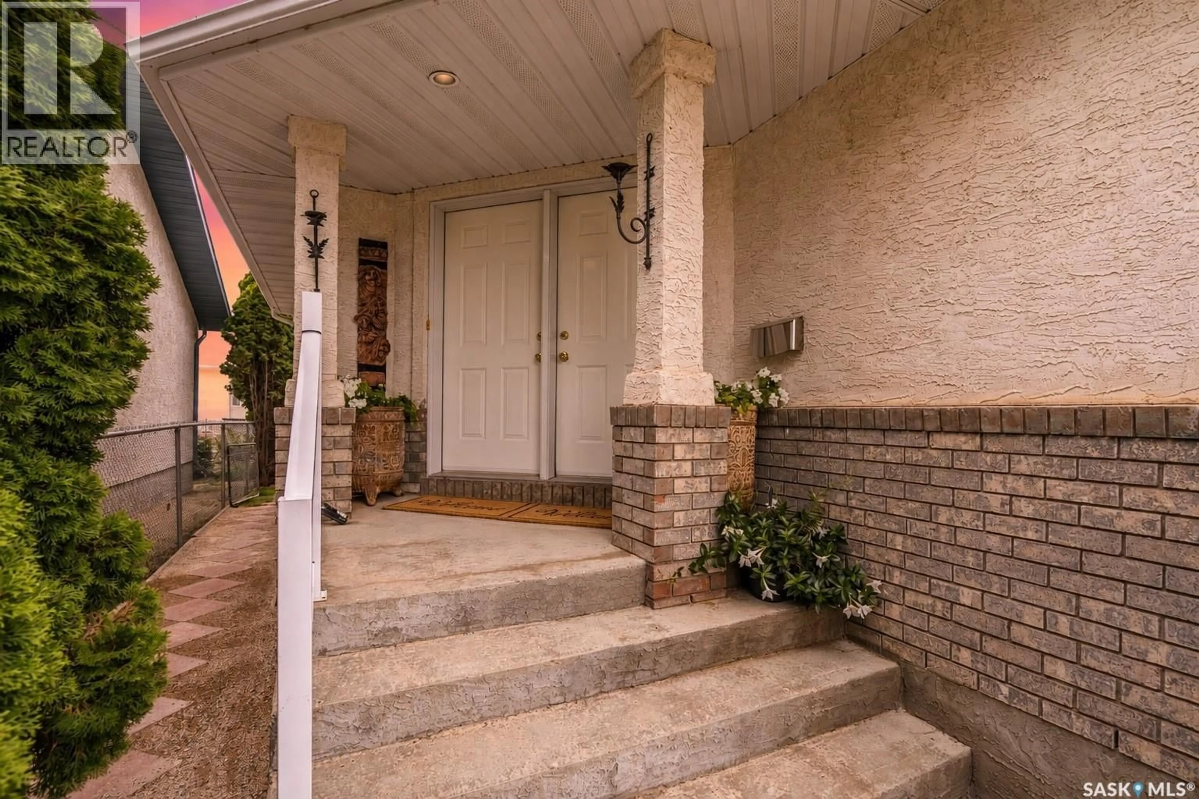 Indoor entryway for 3025 BIRCH CRESCENT, Regina Saskatchewan S4S7J3