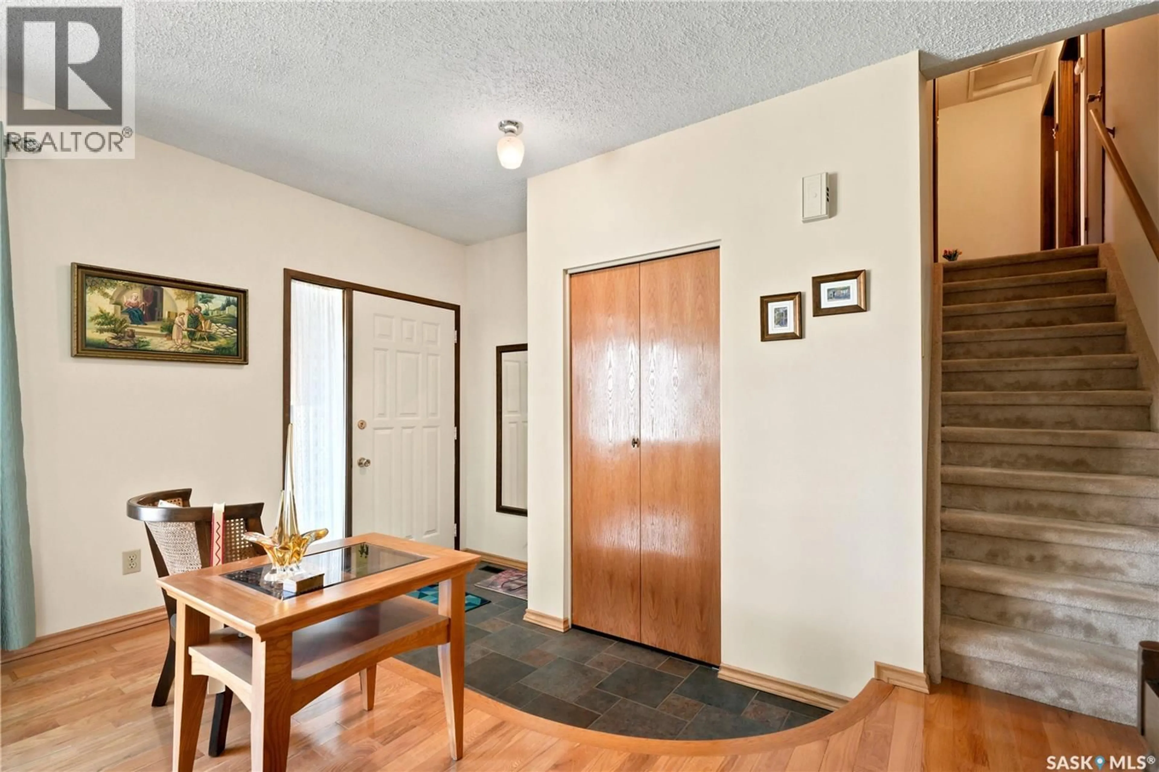 Indoor foyer for 522 DELARONDE ROAD, Saskatoon Saskatchewan S7J4A8