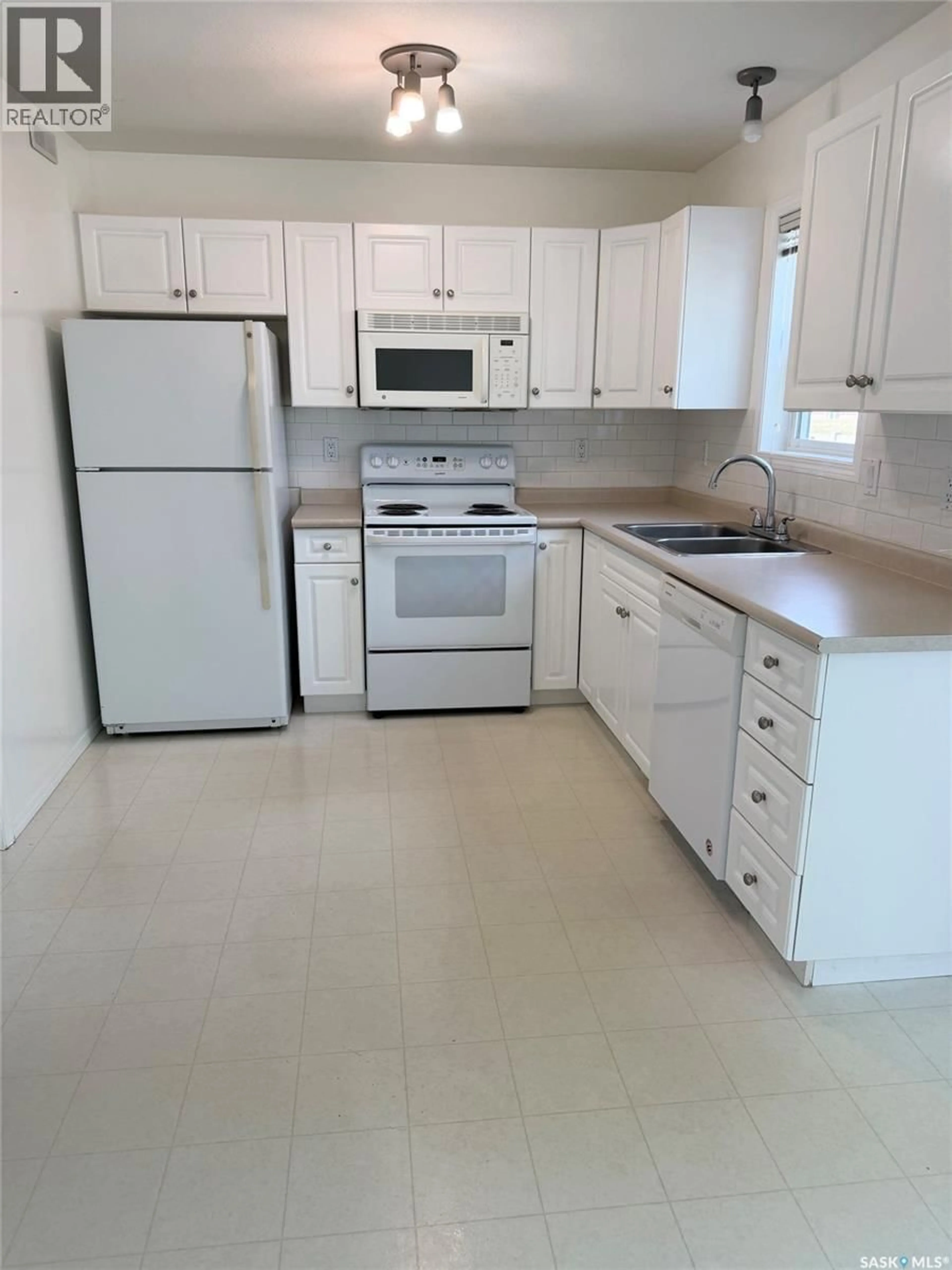 Standard kitchen, ceramic/tile floor for 86 203 HEROLD TERRACE, Saskatoon Saskatchewan S7V1H6