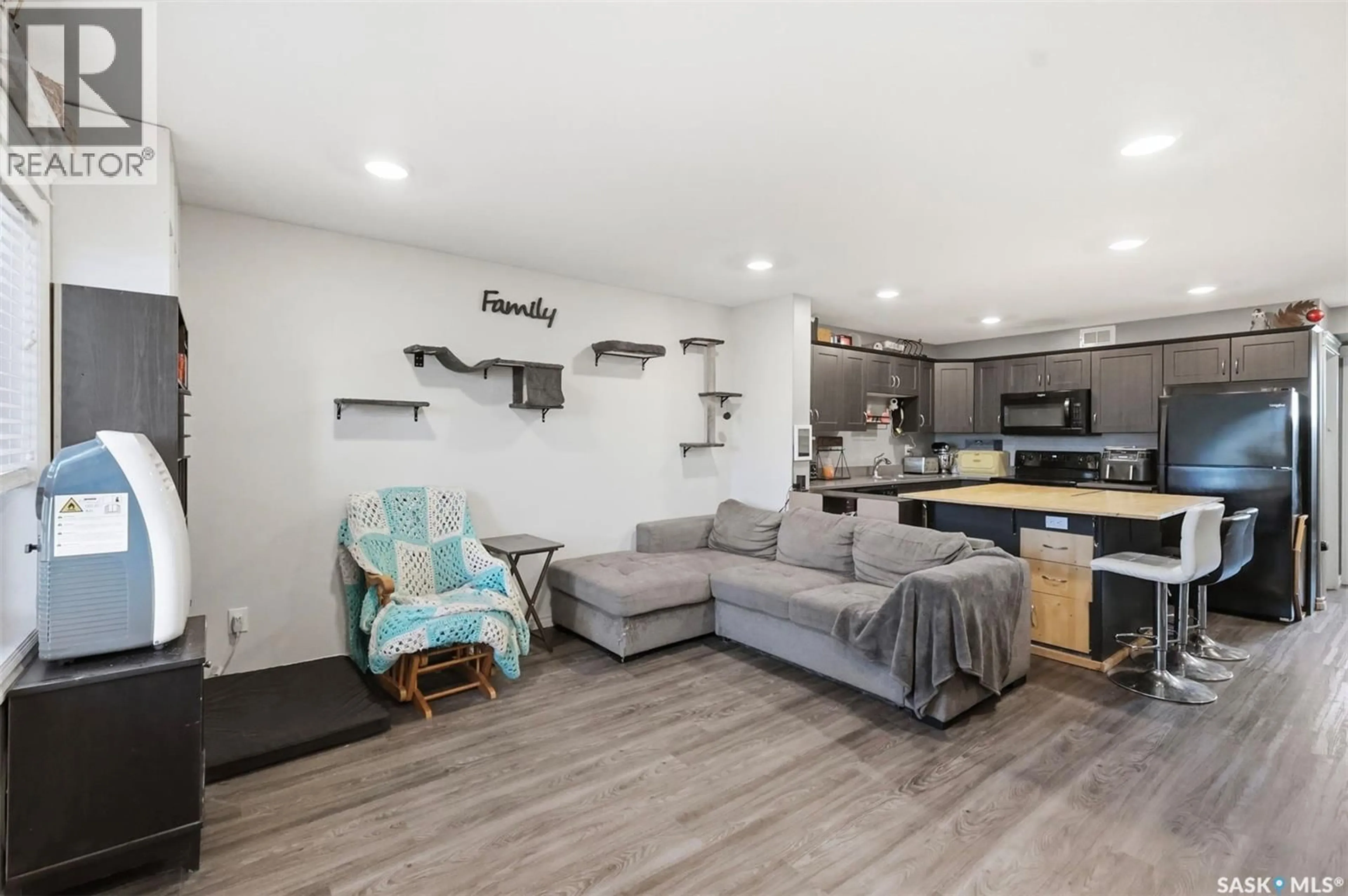 Open concept kitchen, unknown for 610 BALTZAN BOULEVARD, Saskatoon Saskatchewan S7W0X5