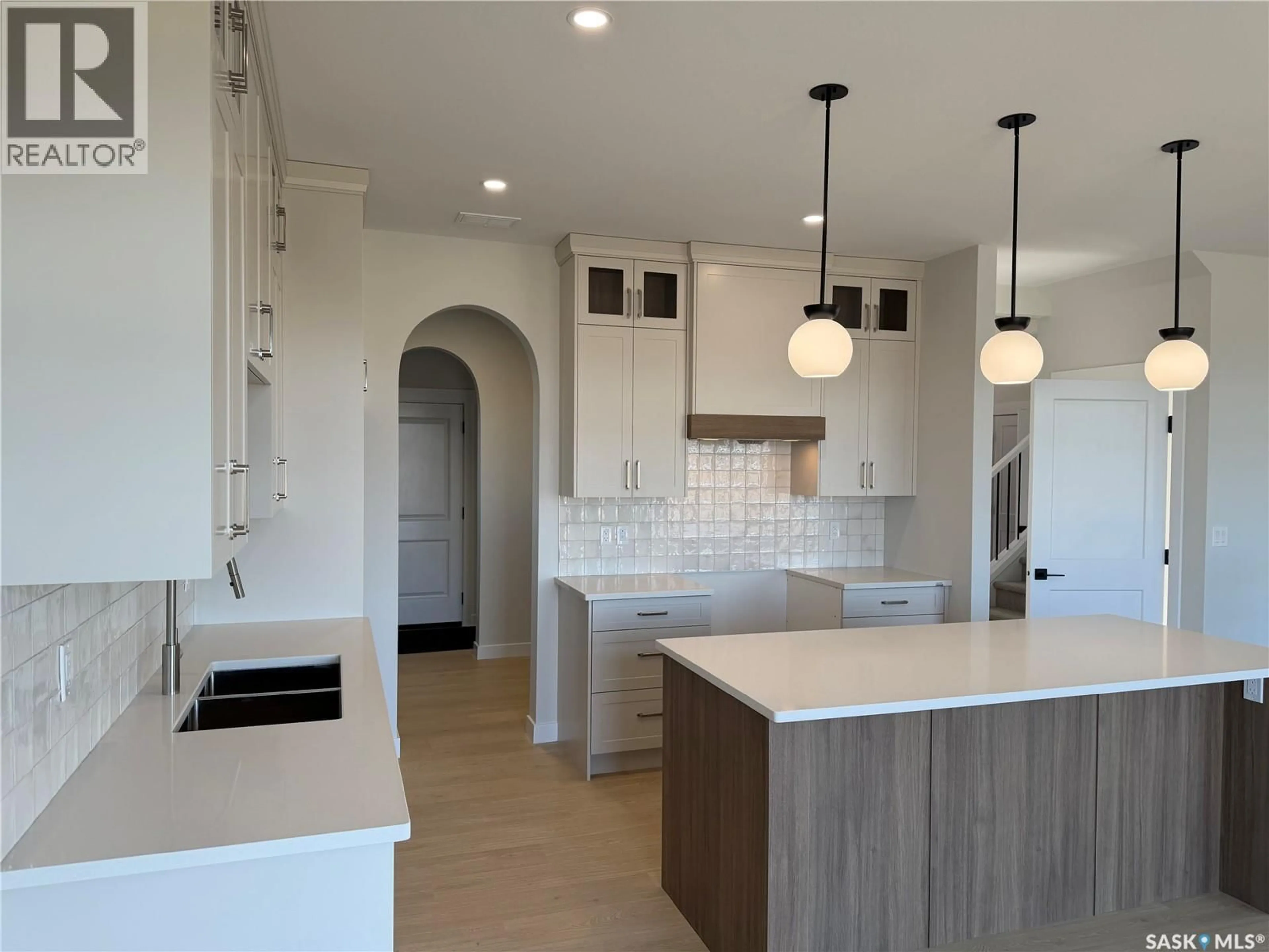 Open concept kitchen, ceramic/tile floor for 322 TRAEGER MANOR, Saskatoon Saskatchewan S7N4V6