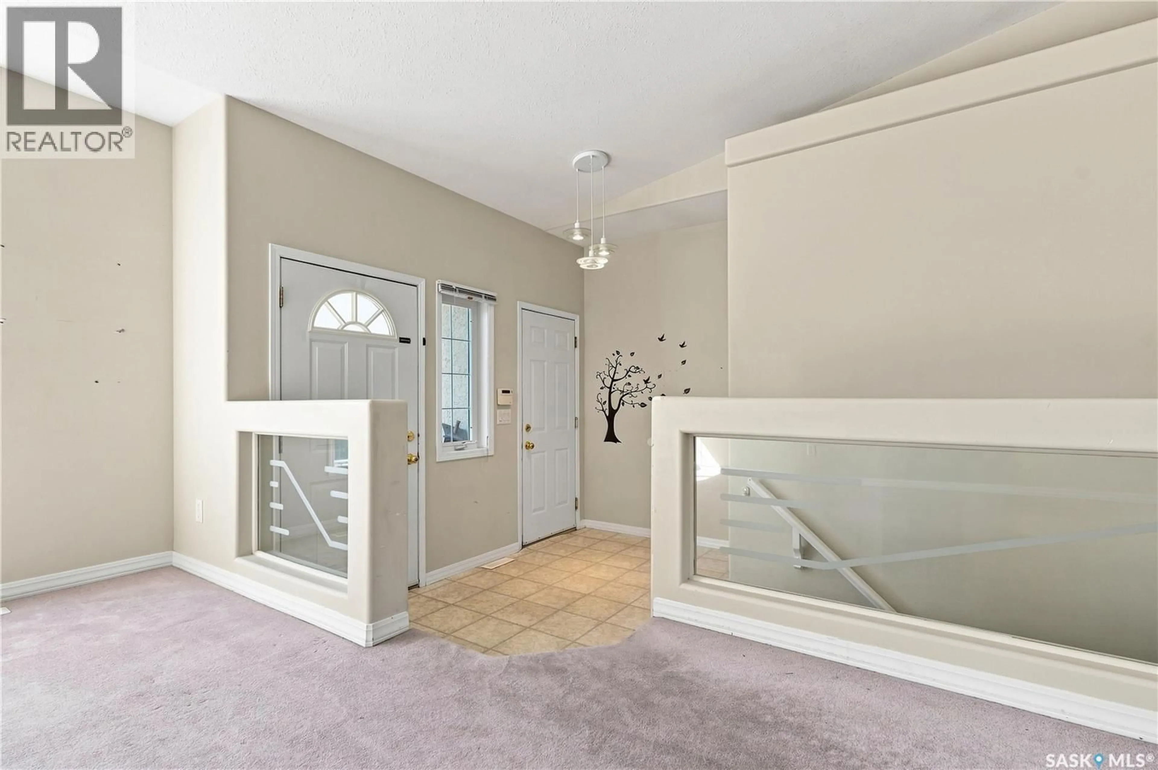 Indoor entryway for 210 BEERLING CRESCENT, Saskatoon Saskatchewan S7S1K4