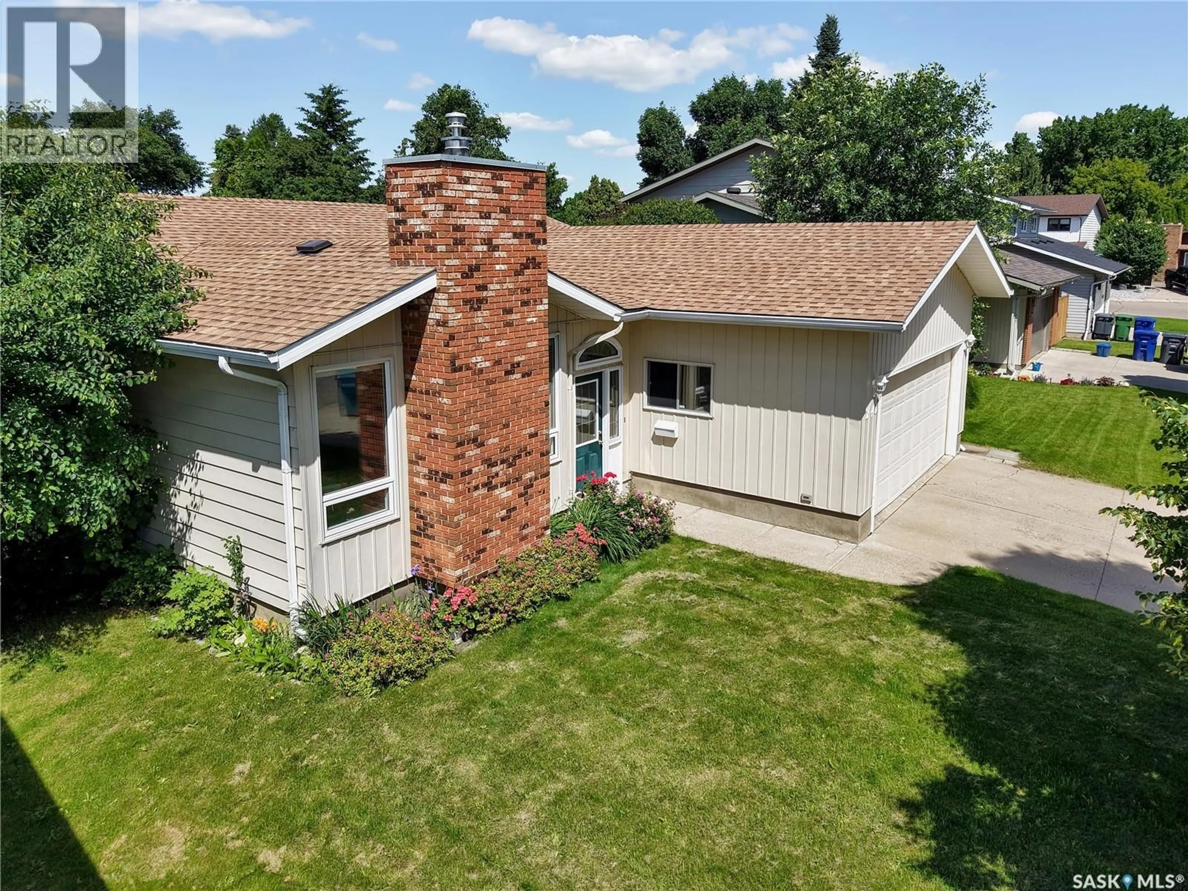 A pic from outside/outdoor area/front of a property/back of a property/a pic from drone, street for 246 PERREAULT CRESCENT, Saskatoon Saskatchewan S7K6B3