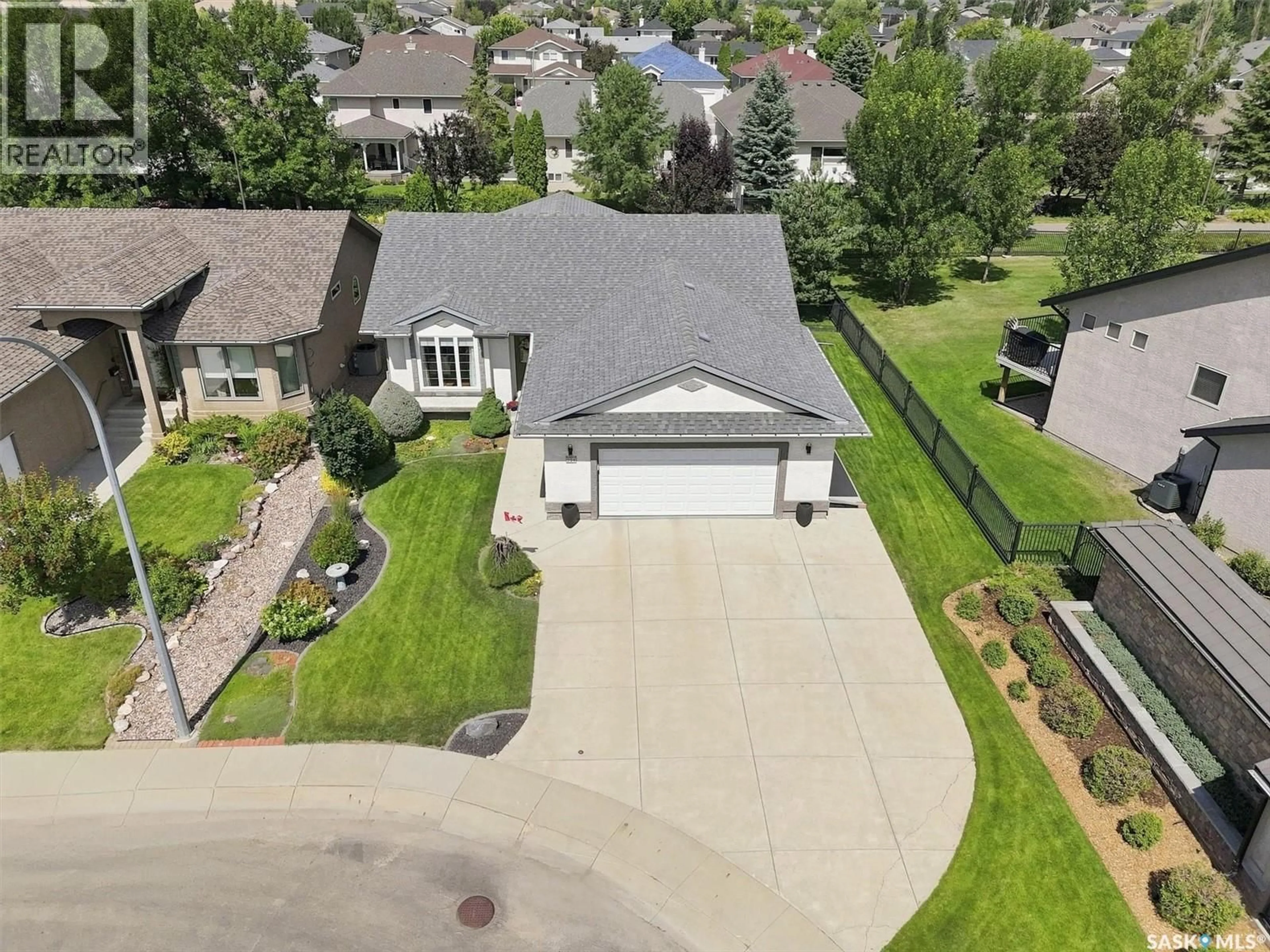 A pic from outside/outdoor area/front of a property/back of a property/a pic from drone, unknown for 226 BROOKDALE CRESCENT, Saskatoon Saskatchewan S7V1K5