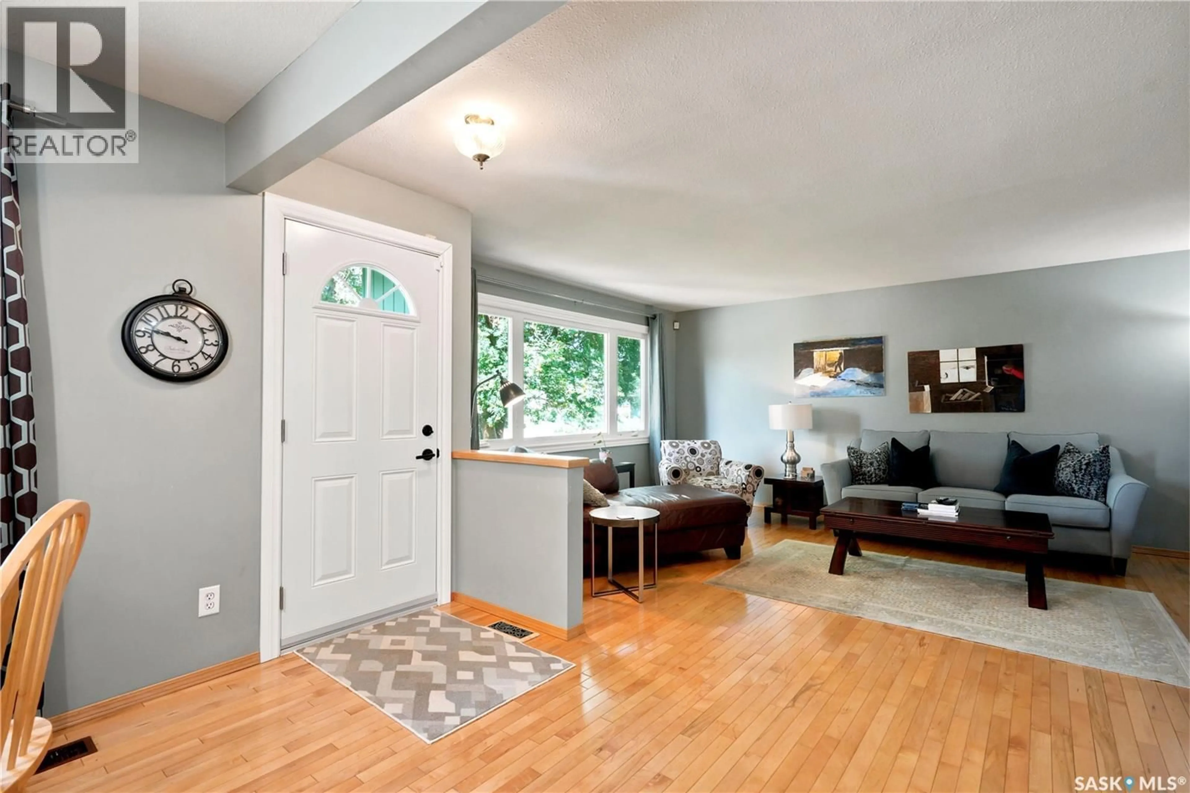 Indoor entryway for 43 COLUMBIA DRIVE, Saskatoon Saskatchewan S7K1E6