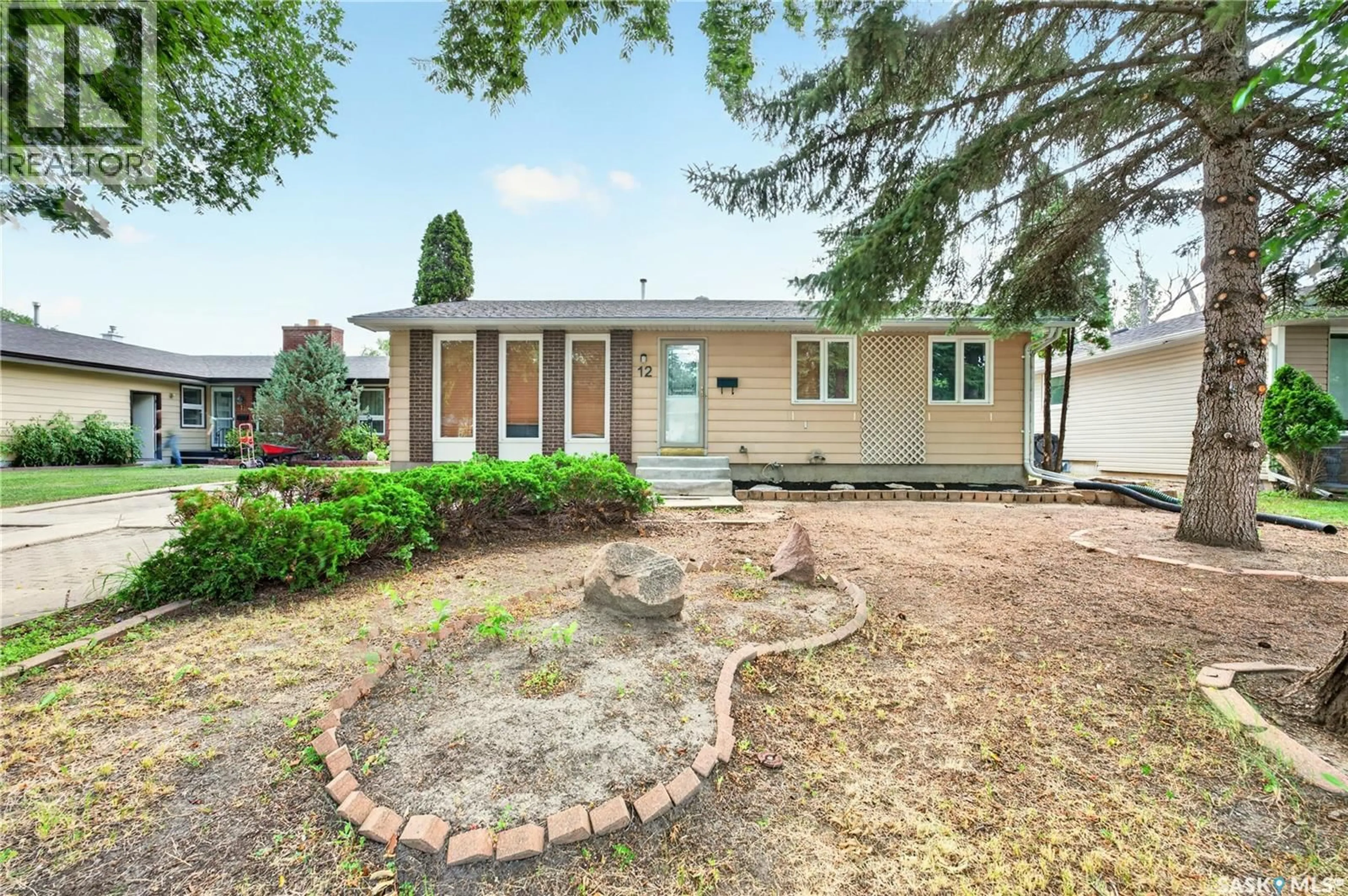 Home with vinyl exterior material, street for 12 JACKSON BAY, Regina Saskatchewan S4R6Y8